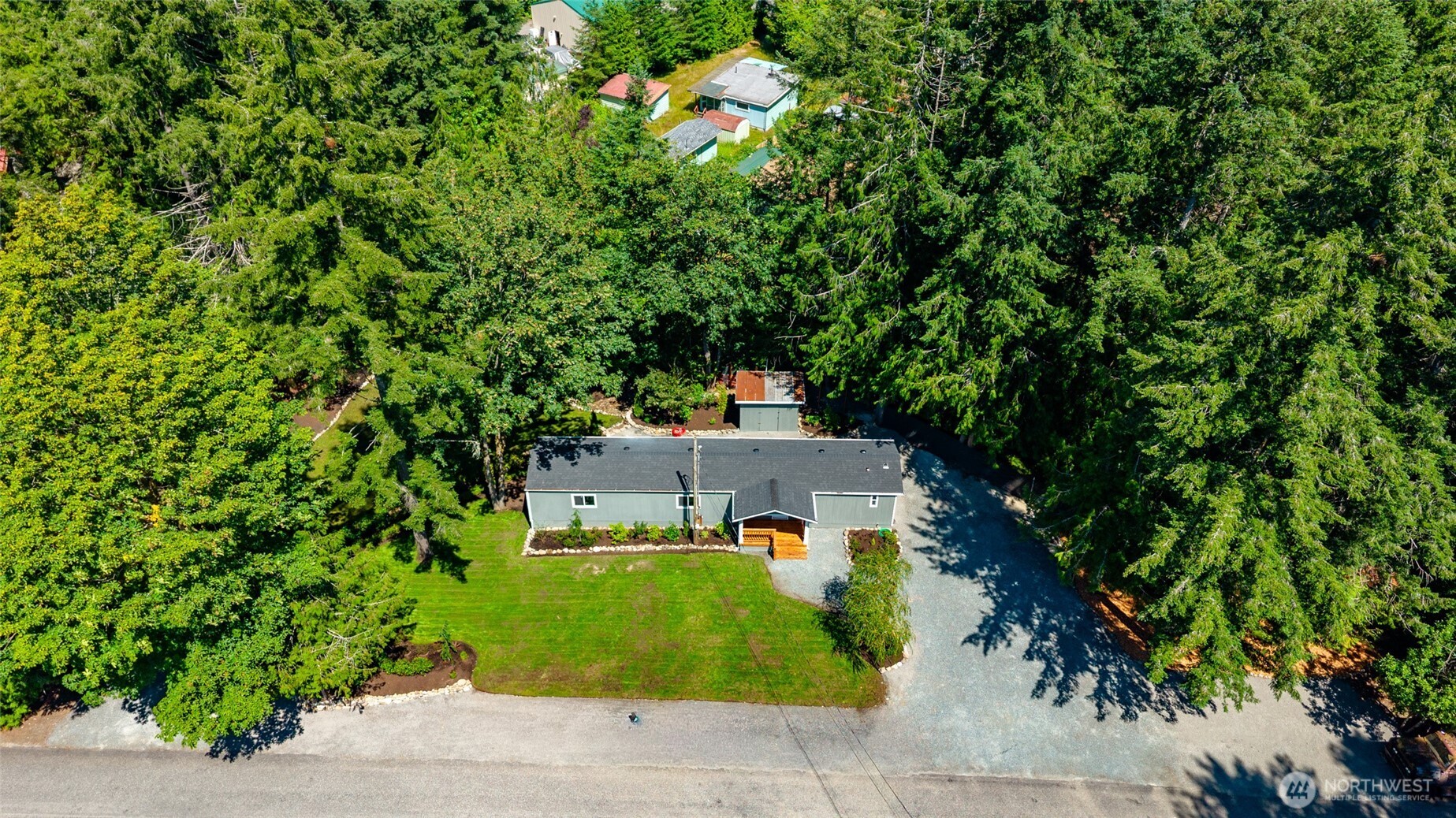 42129 Pine Street Property Photo 4