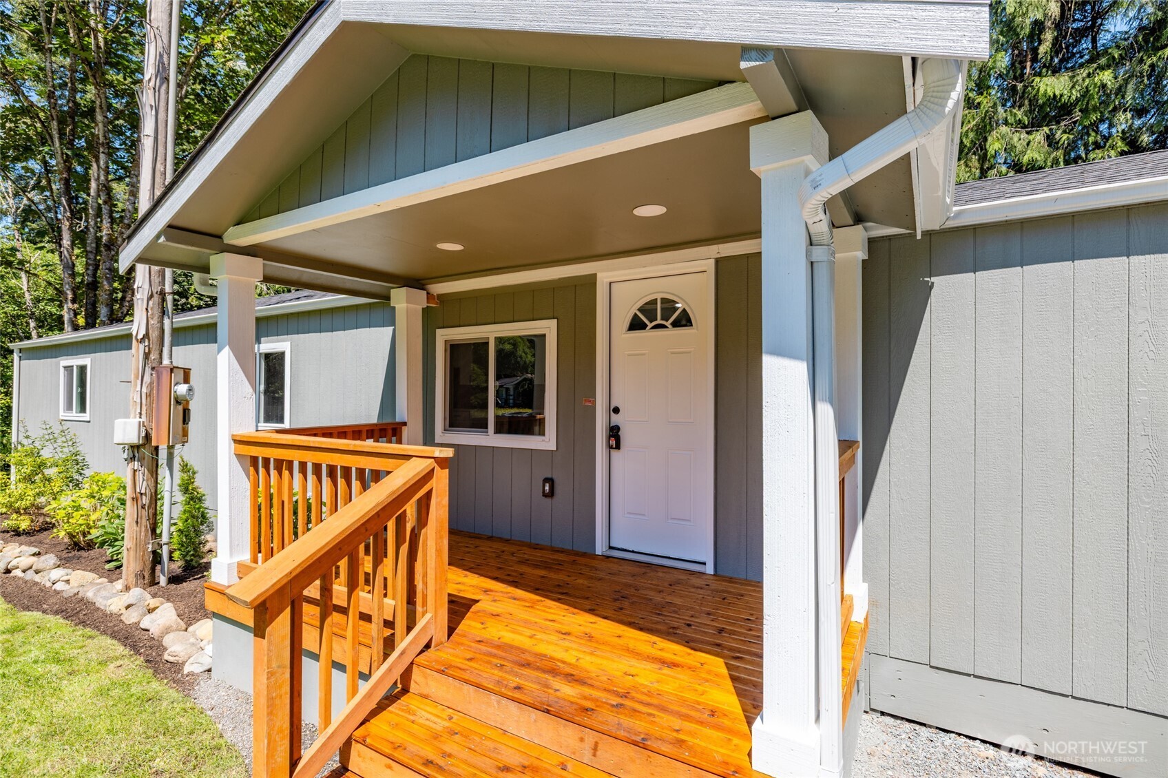 42129 Pine Street Property Photo 5