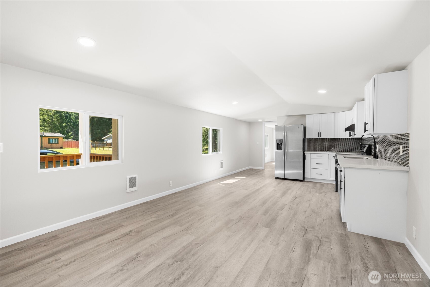 42129 Pine Street Property Photo 11