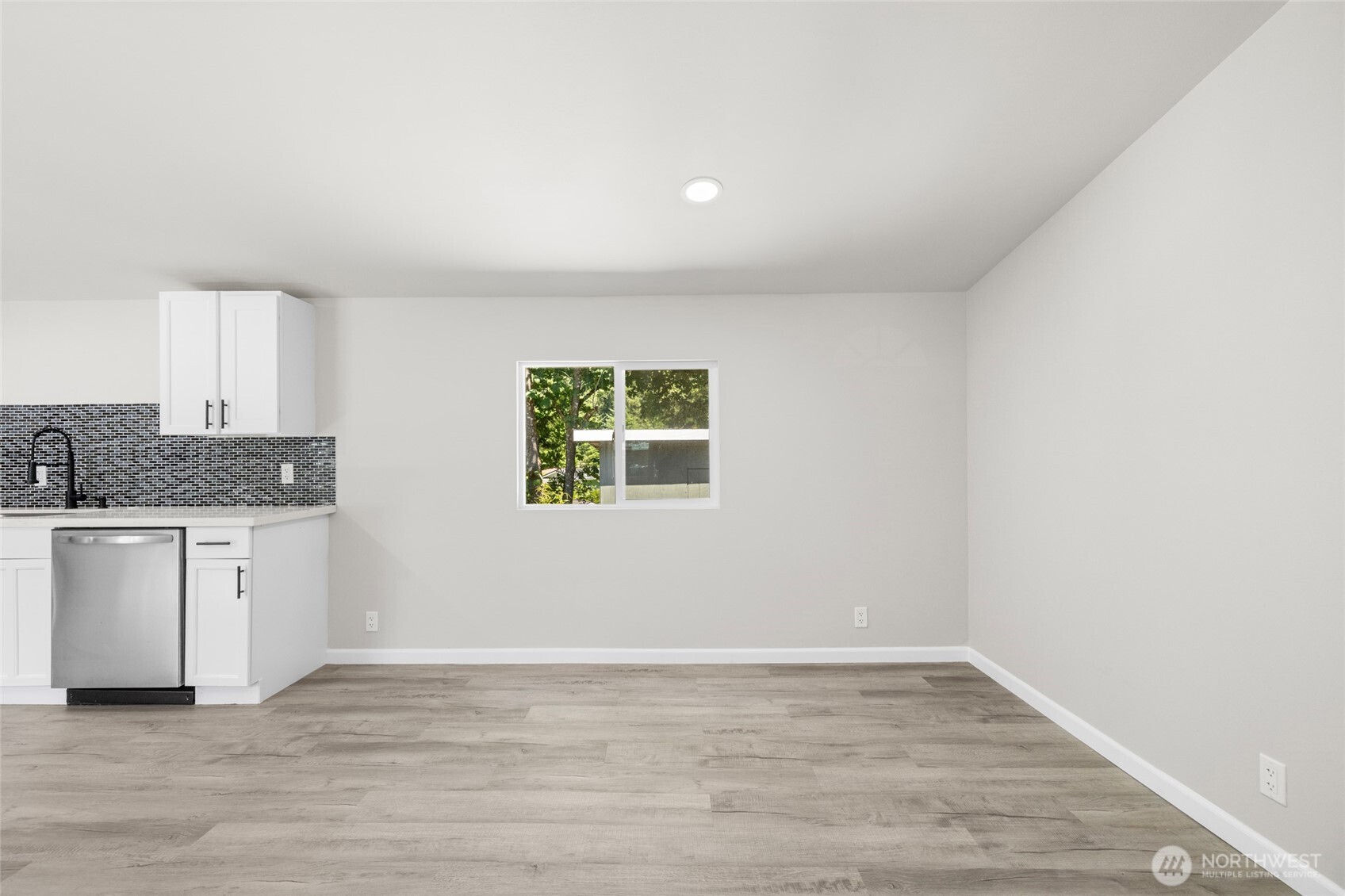 42129 Pine Street Property Photo 13