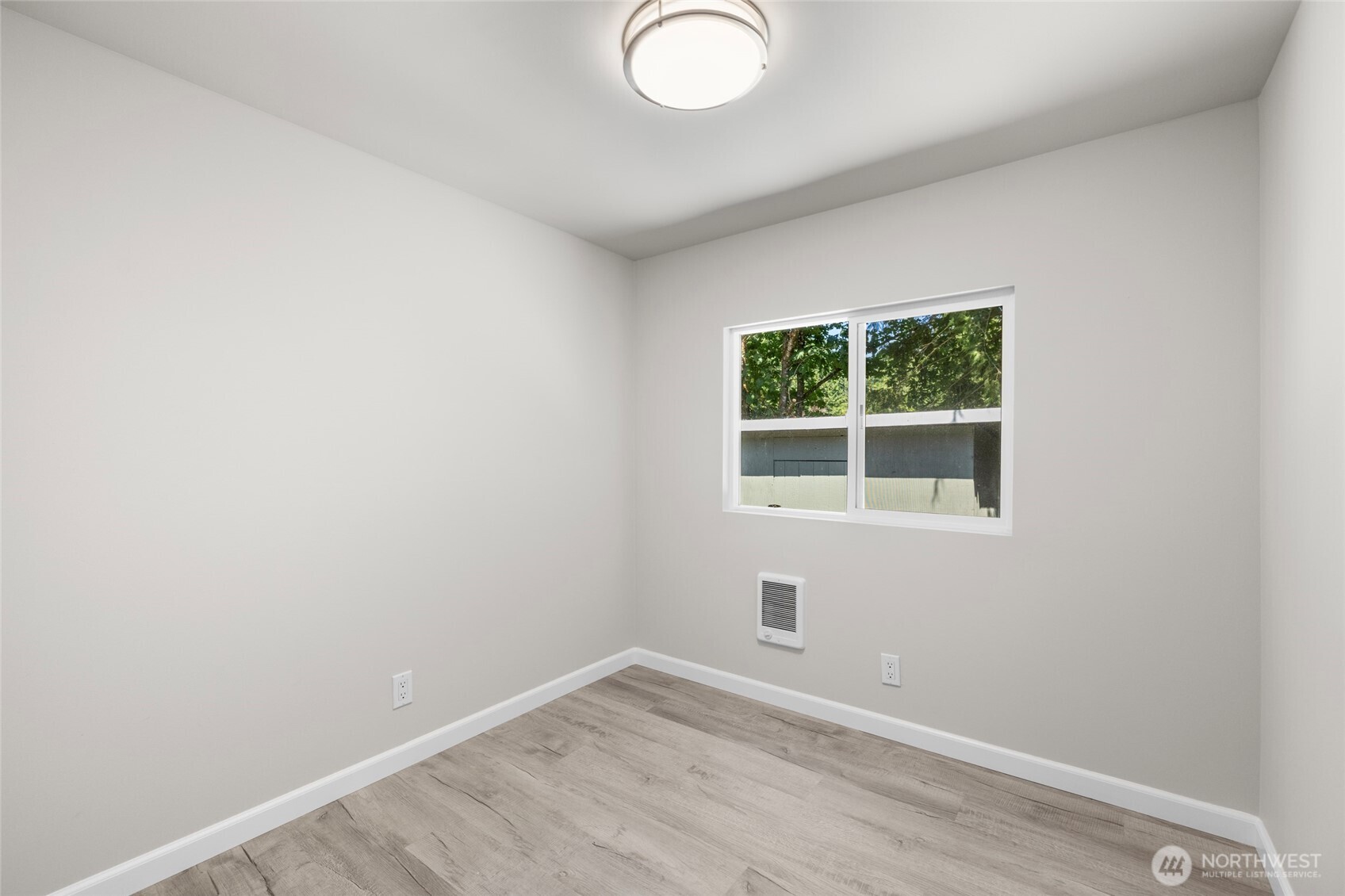 42129 Pine Street Property Photo 14