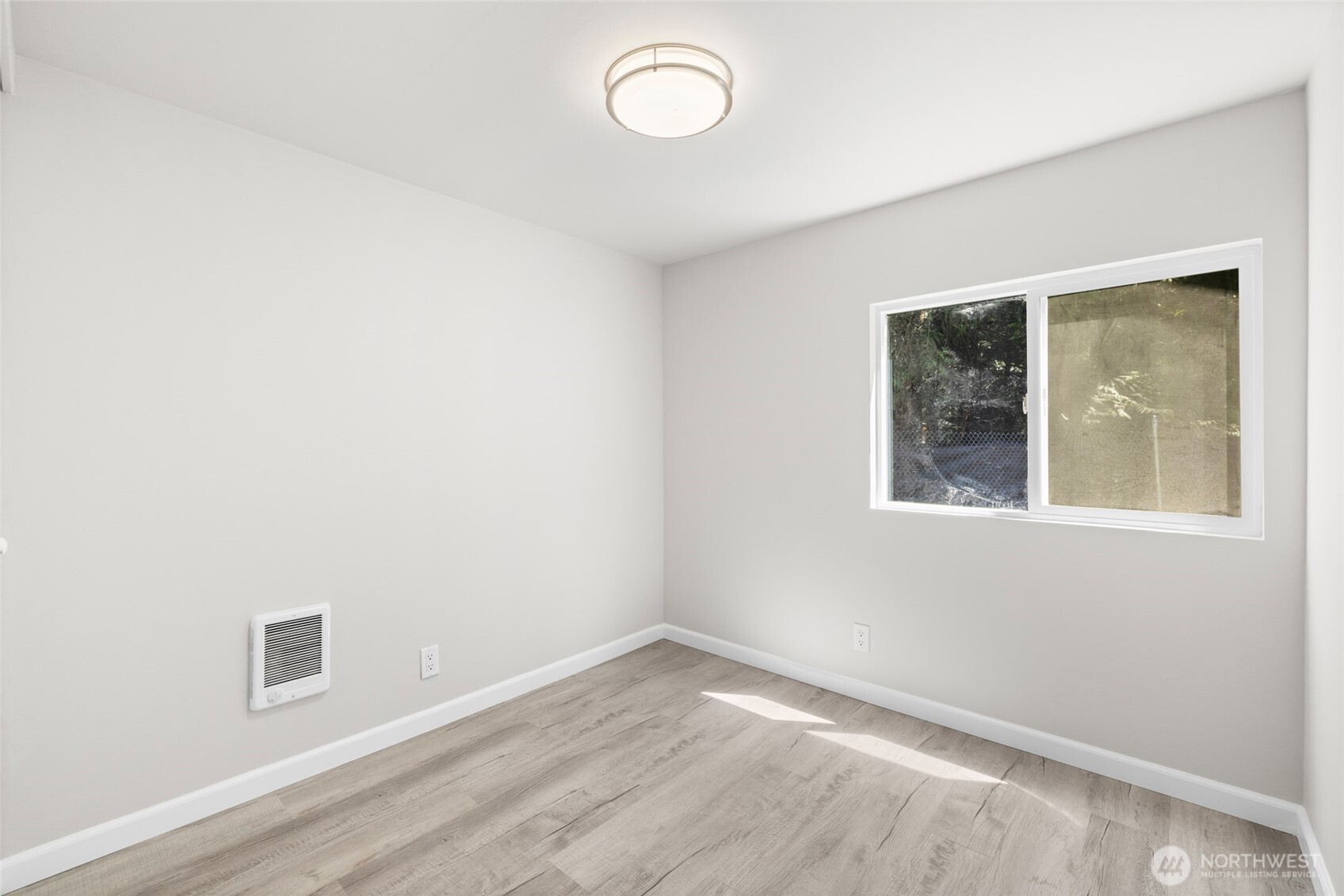 42129 Pine Street Property Photo 15