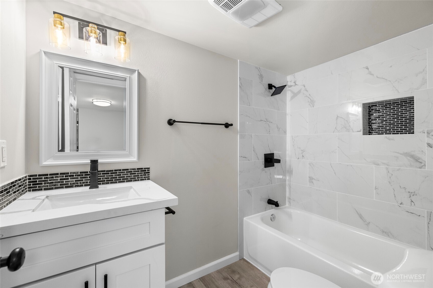 42129 Pine Street Property Photo 18
