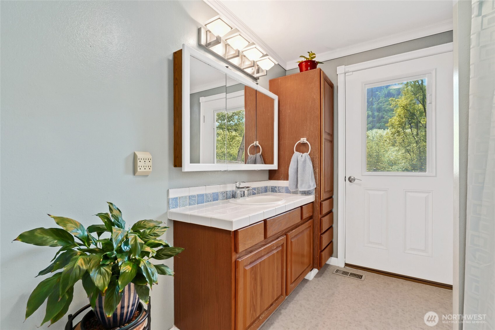 975 Front Street Property Photo 23