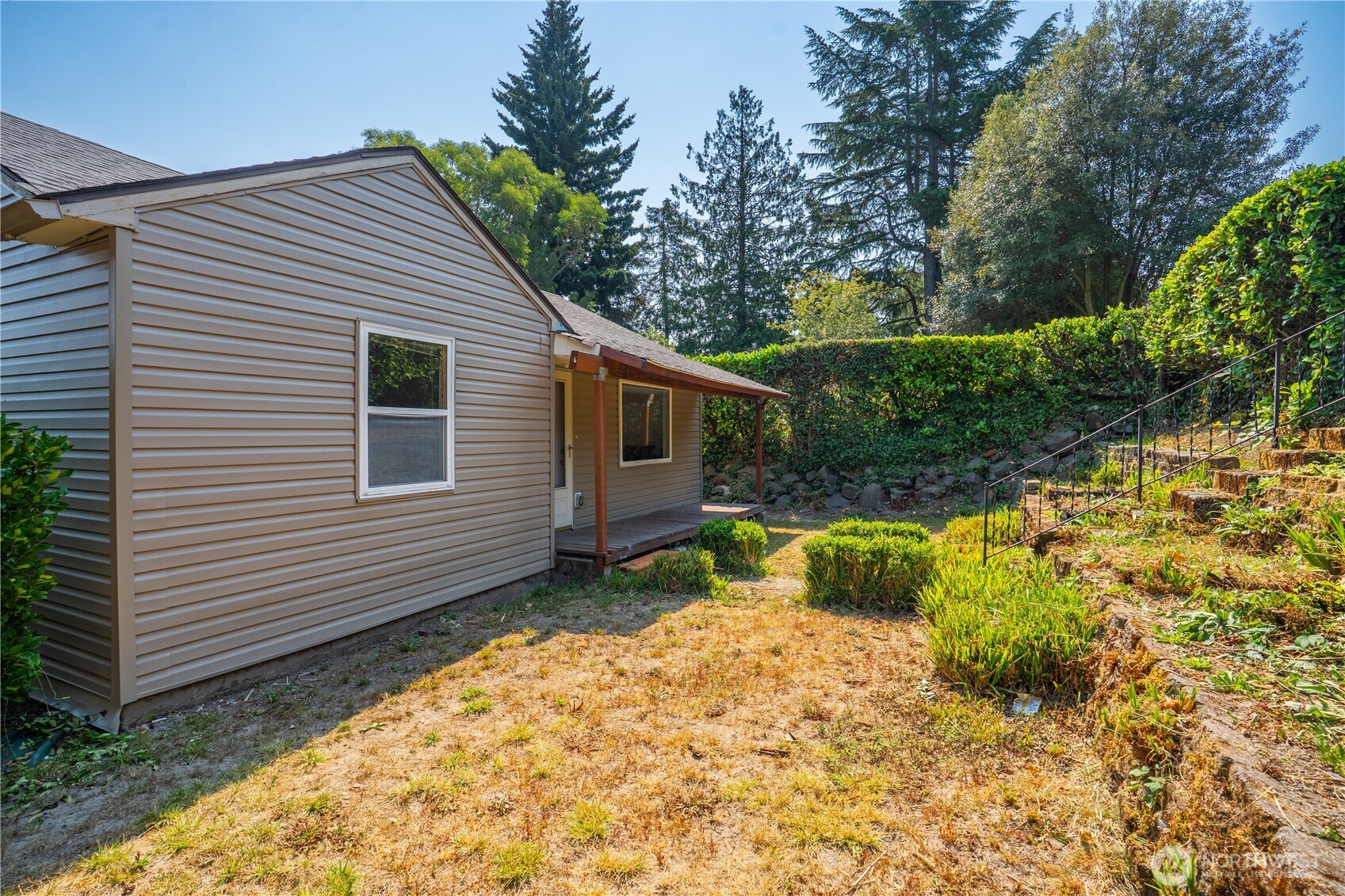 9802 35th Avenue Property Photo 4