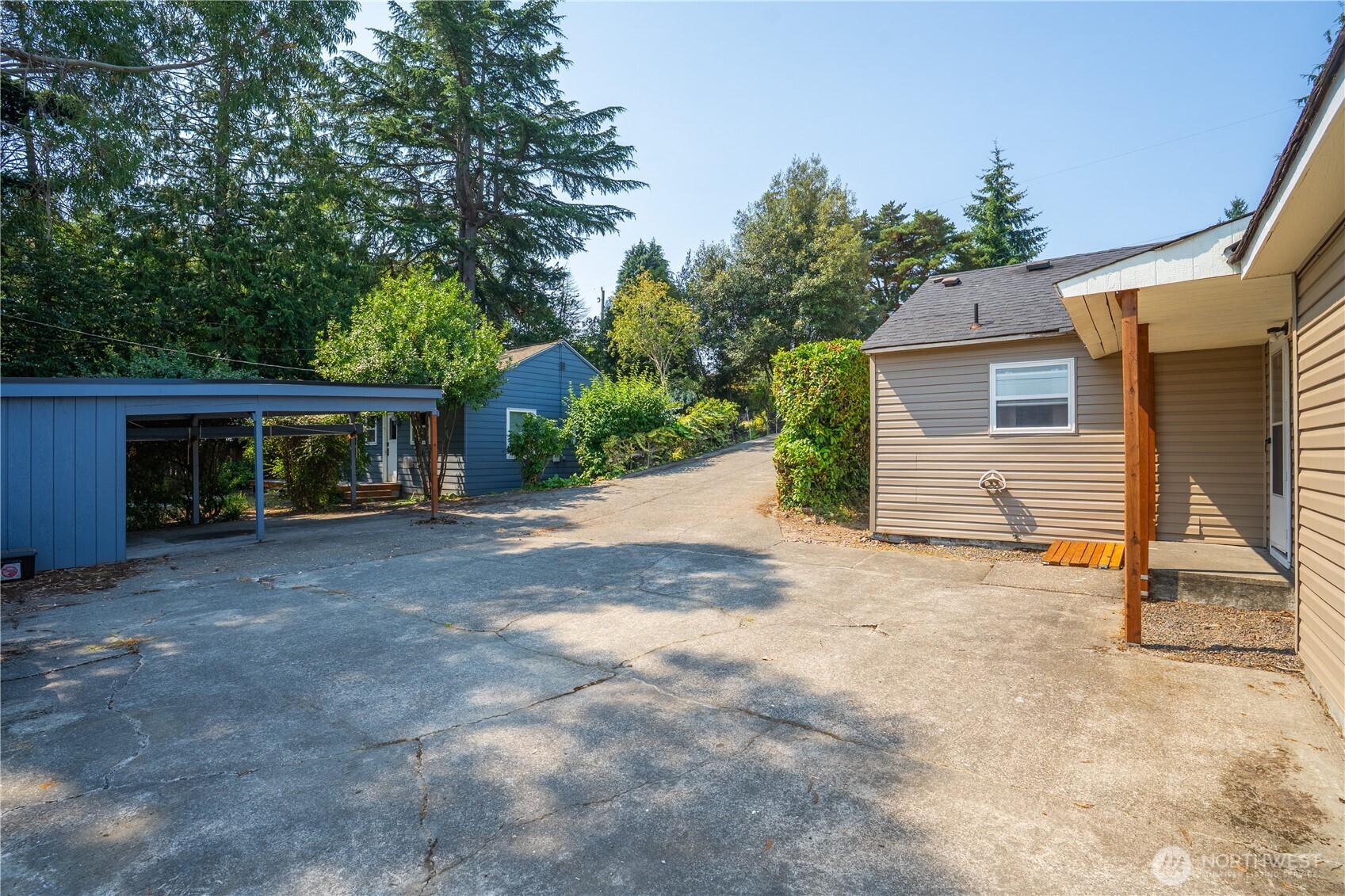 9802 35th Avenue Property Photo 5
