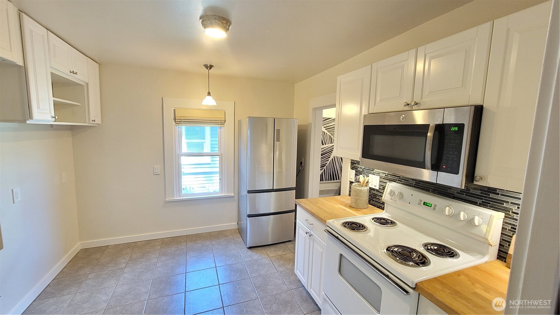 5621 Brooklyn Avenue Property Photo 5