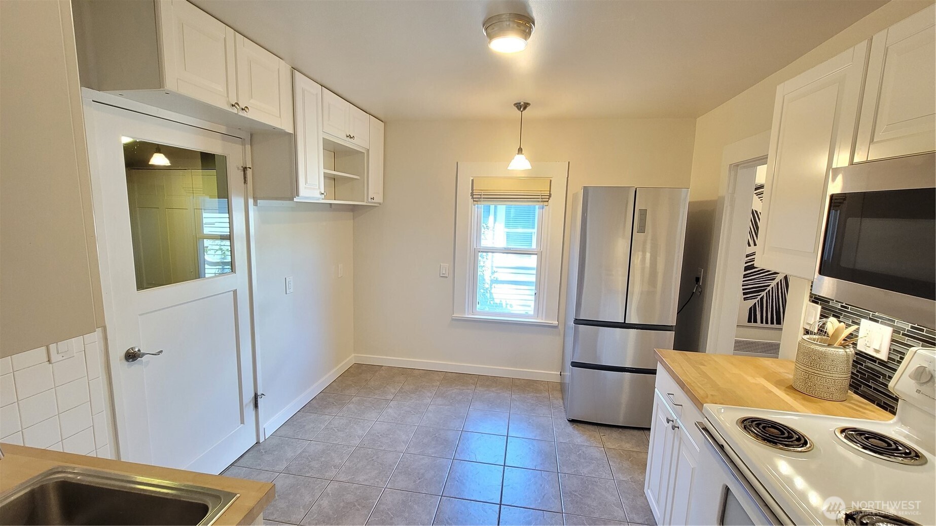 5621 Brooklyn Avenue Property Photo 7