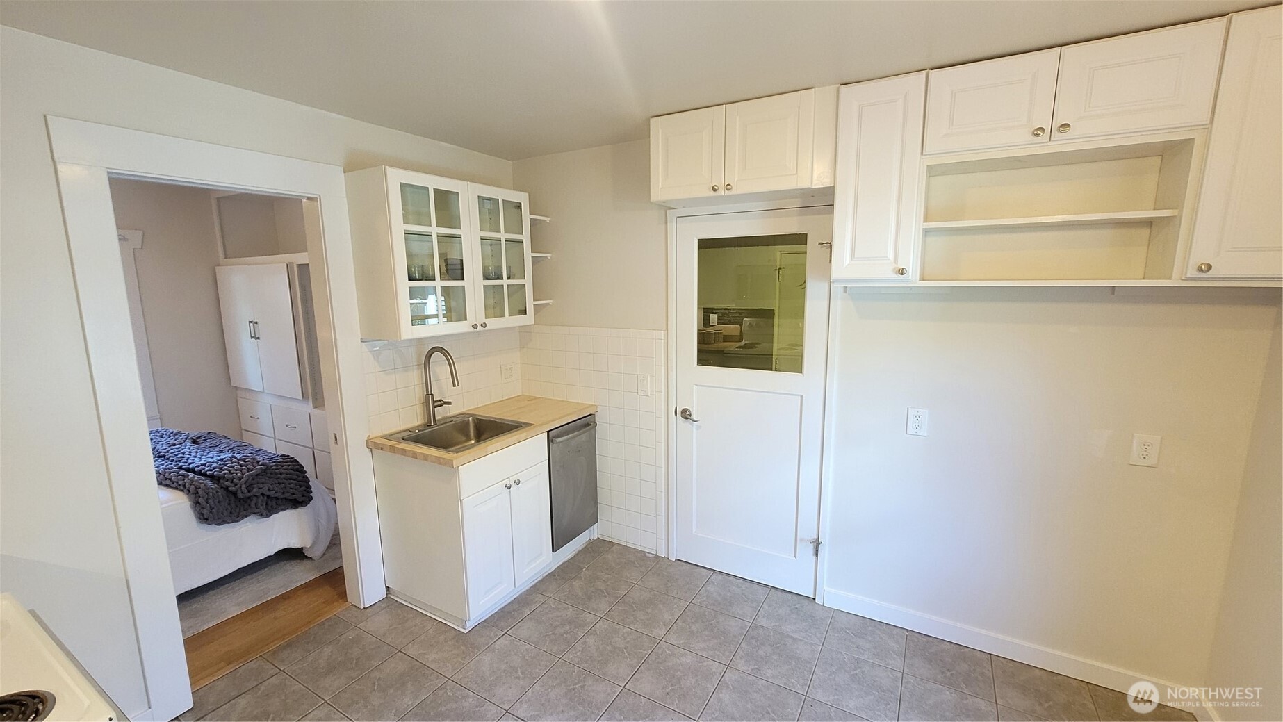 5621 Brooklyn Avenue Property Photo 8