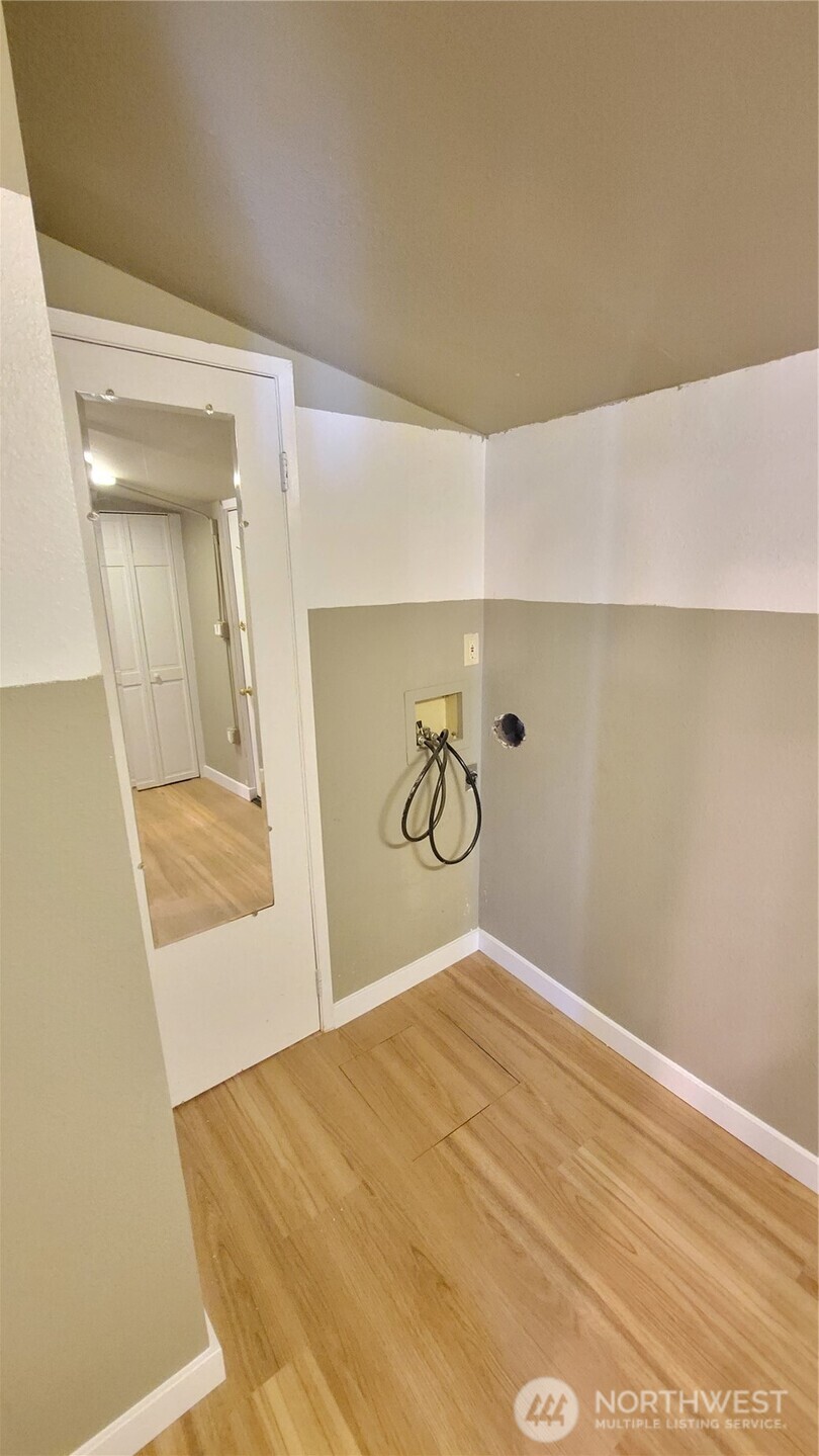 5621 Brooklyn Avenue Property Photo 15