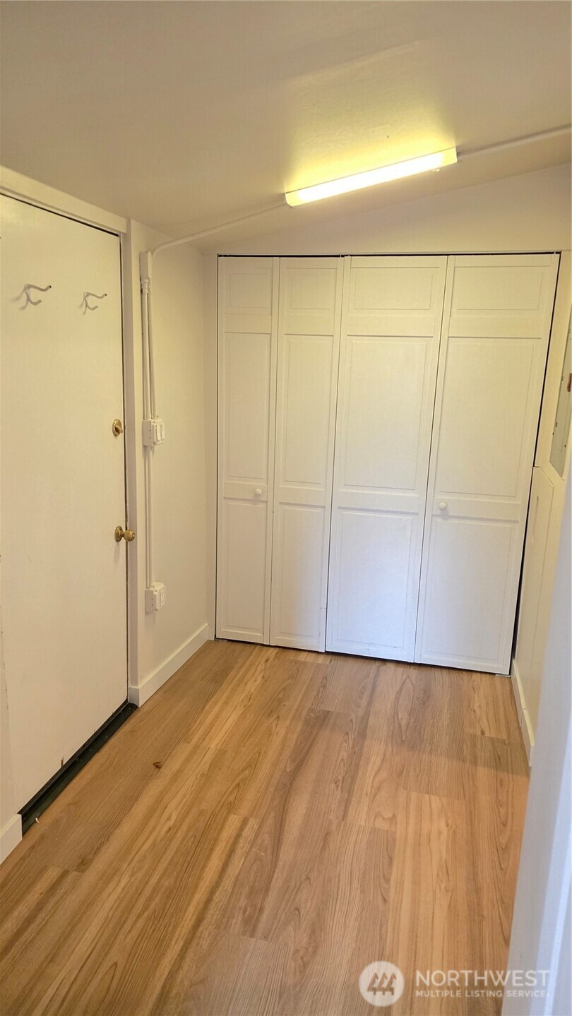 5621 Brooklyn Avenue Property Photo 15