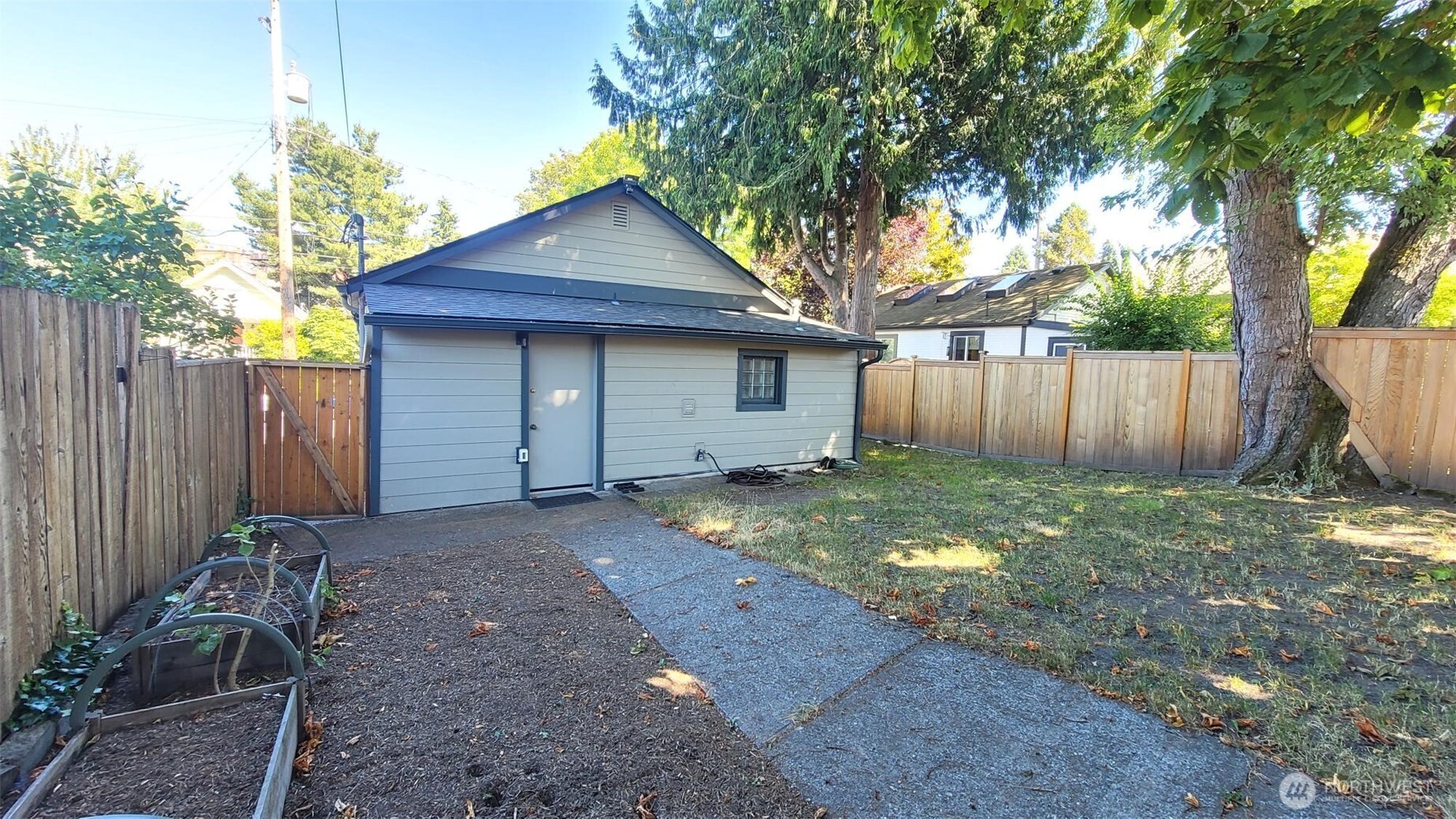 5621 Brooklyn Avenue Property Photo 17