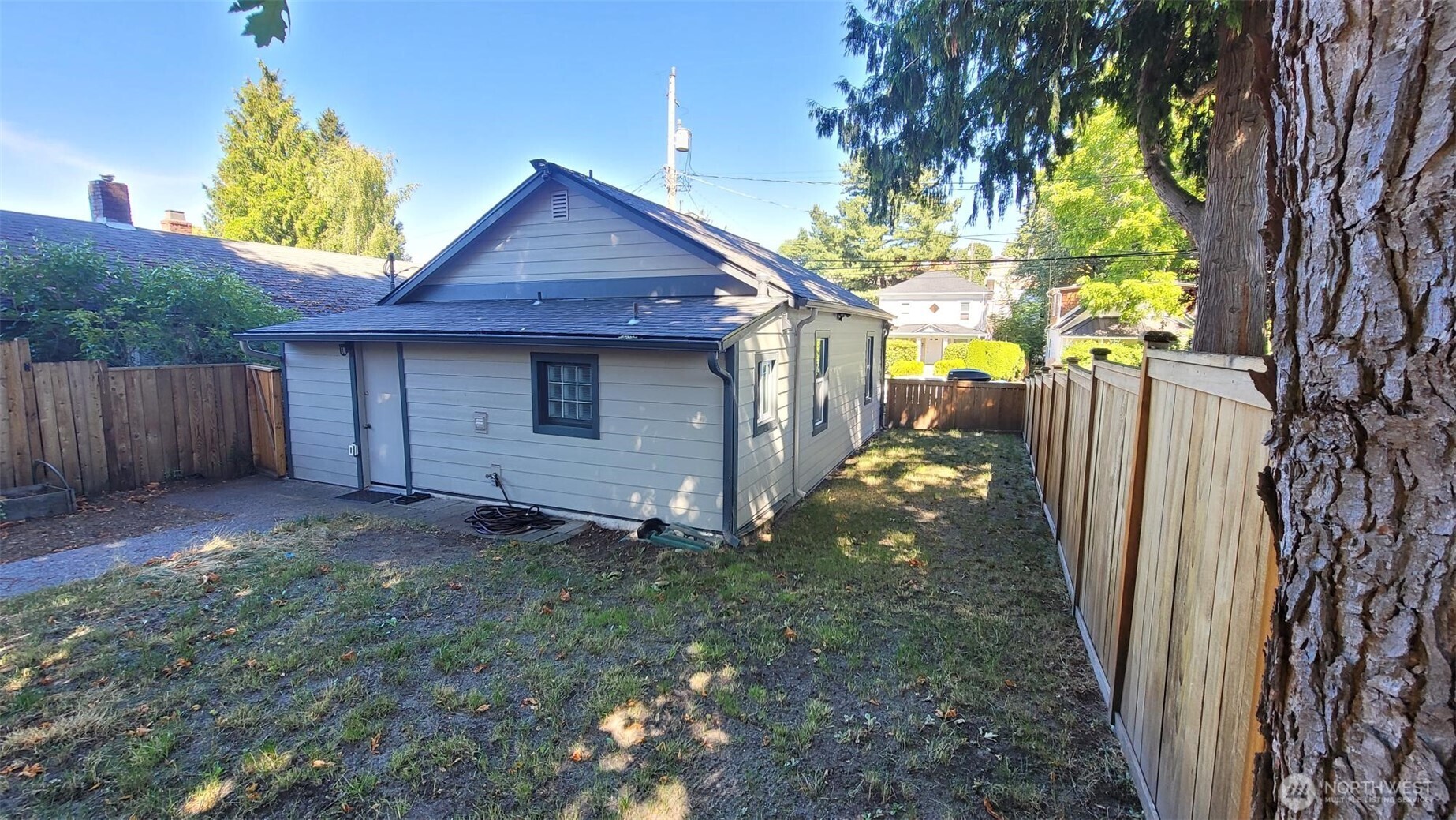 5621 Brooklyn Avenue Property Photo 22