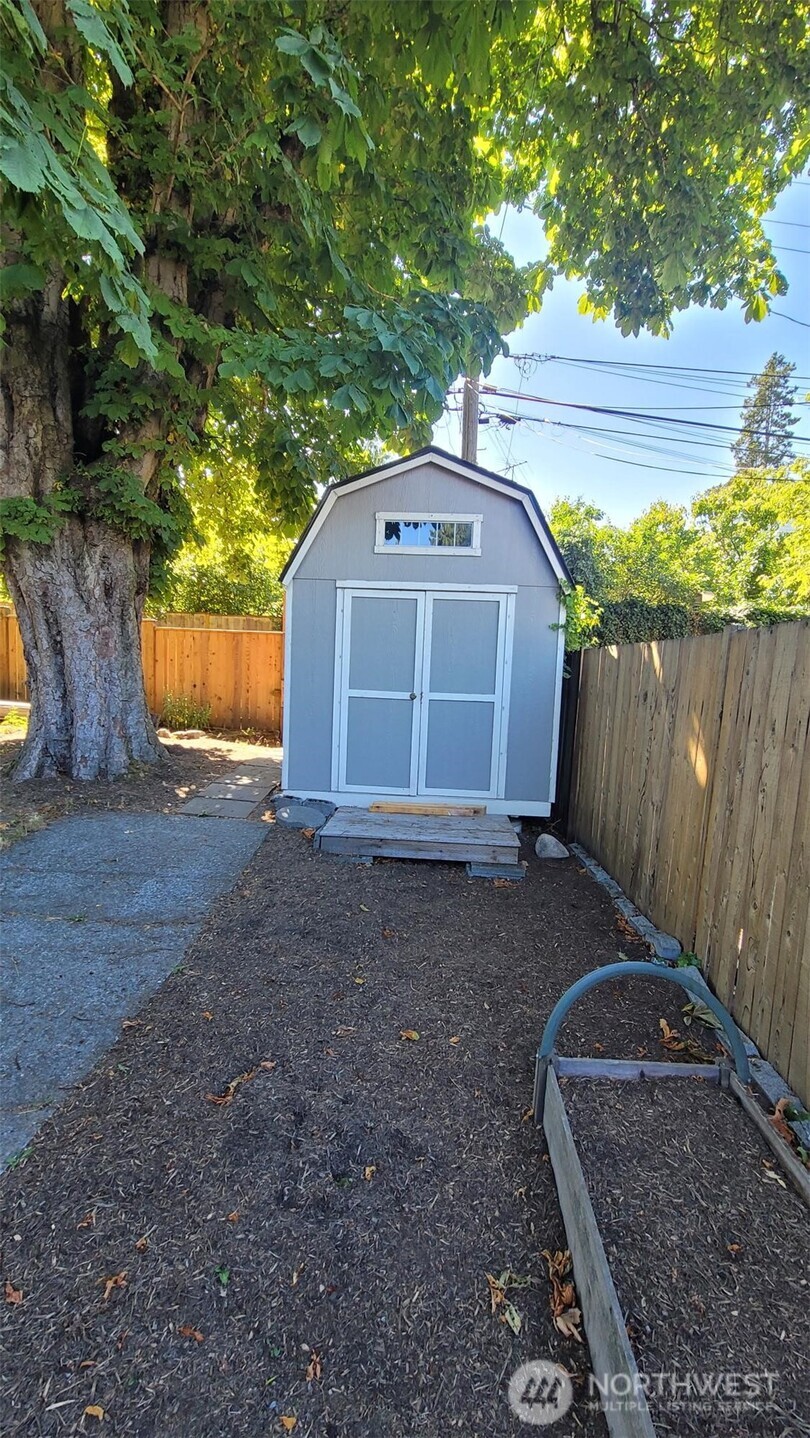 5621 Brooklyn Avenue Property Photo 23