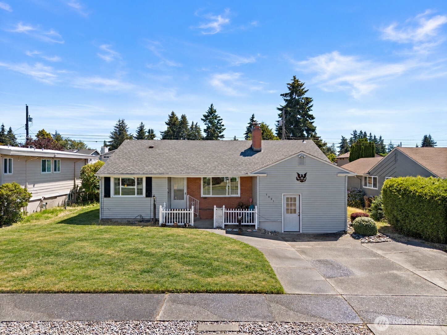 1821 N Bennett Street Property Photo 1