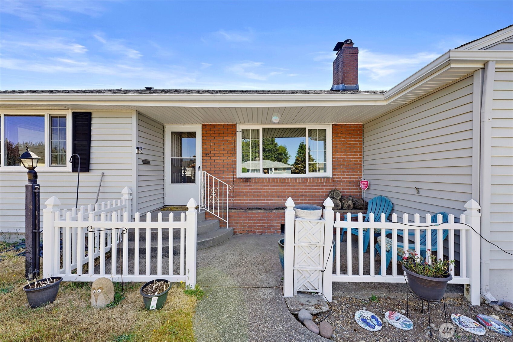 1821 N Bennett Street Property Photo 2