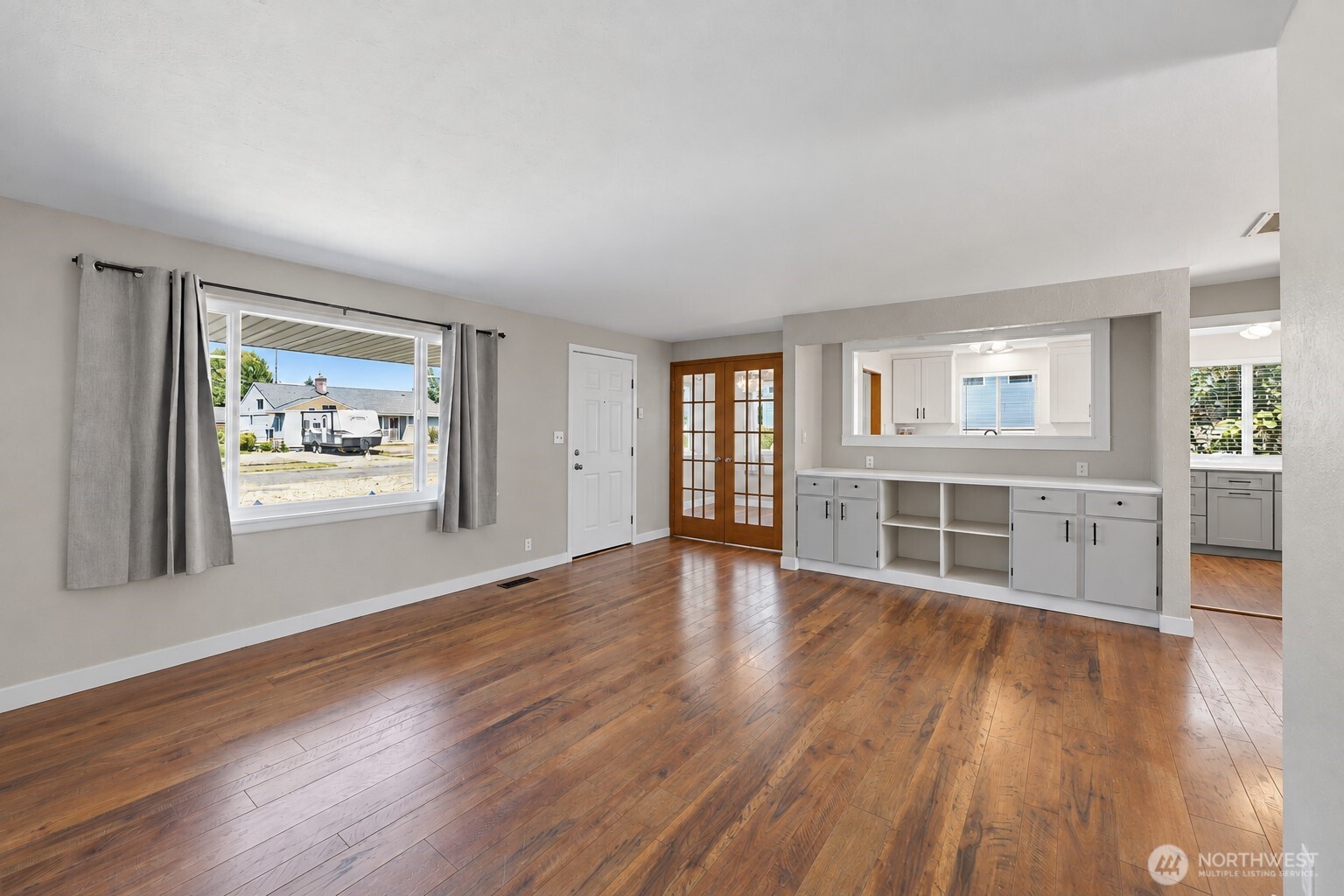 1821 N Bennett Street Property Photo 4