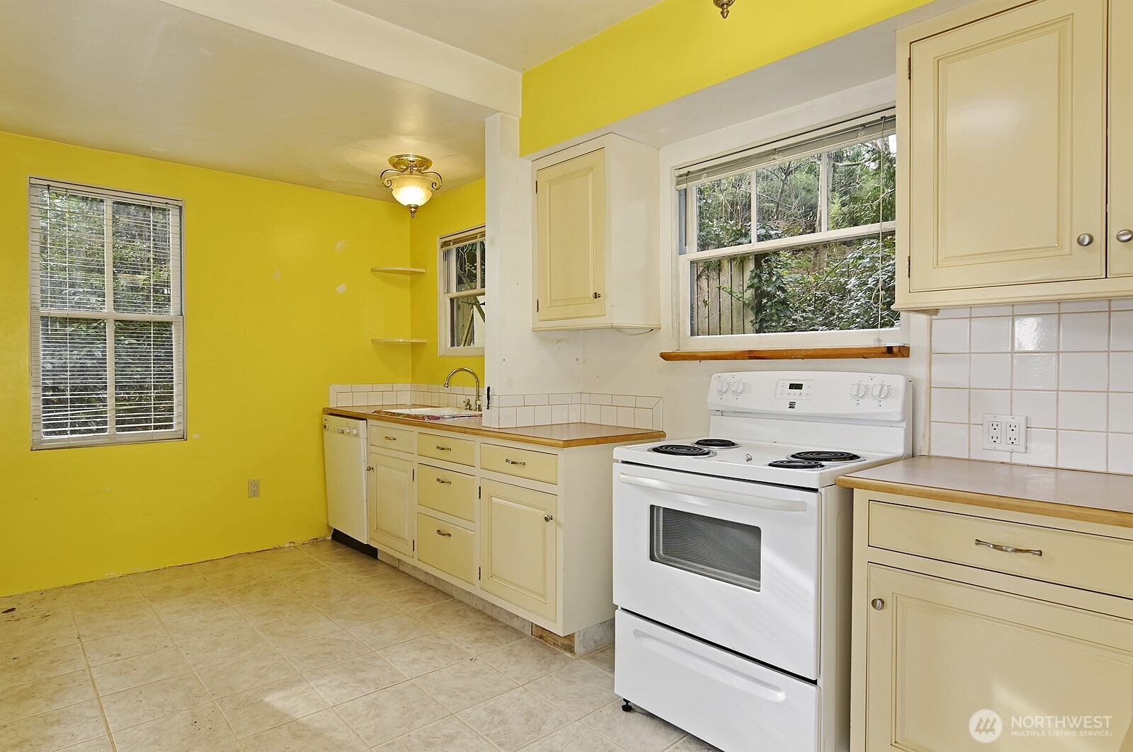 4729 Mount View Drive Property Photo 9