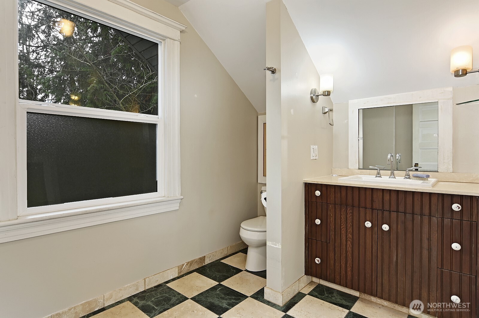 4729 Mount View Drive Property Photo 16