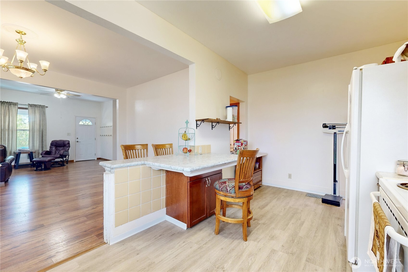 1014 W Chestnut Property Photo 6