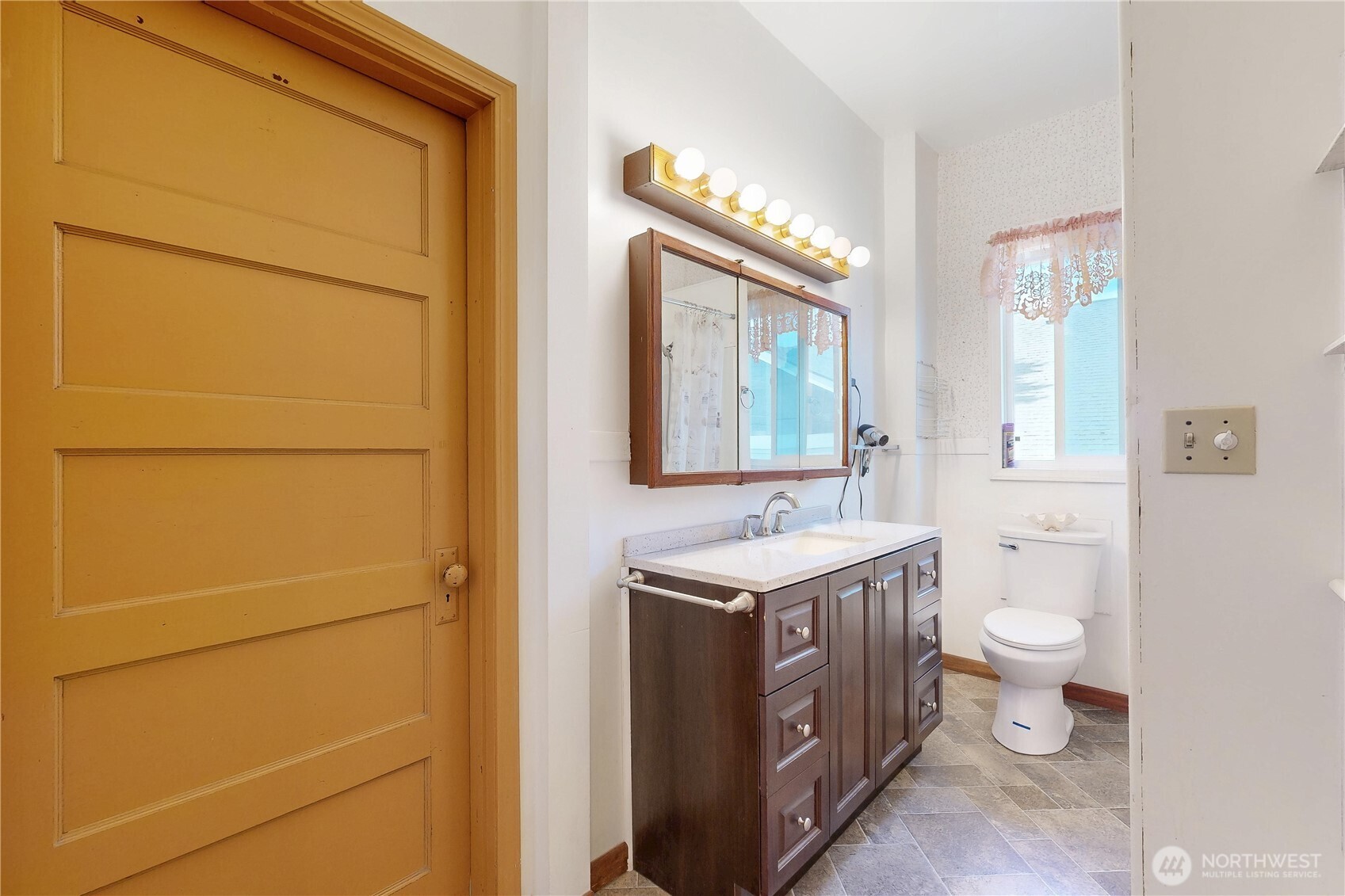 1014 W Chestnut Property Photo 12