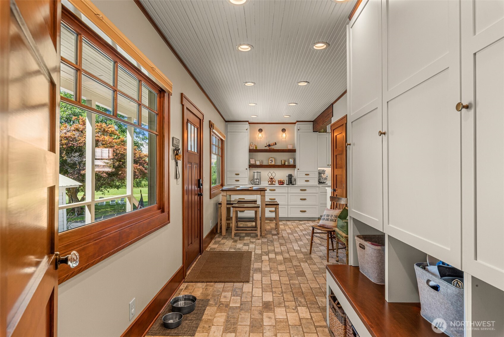1105 Easy Street Property Photo 14