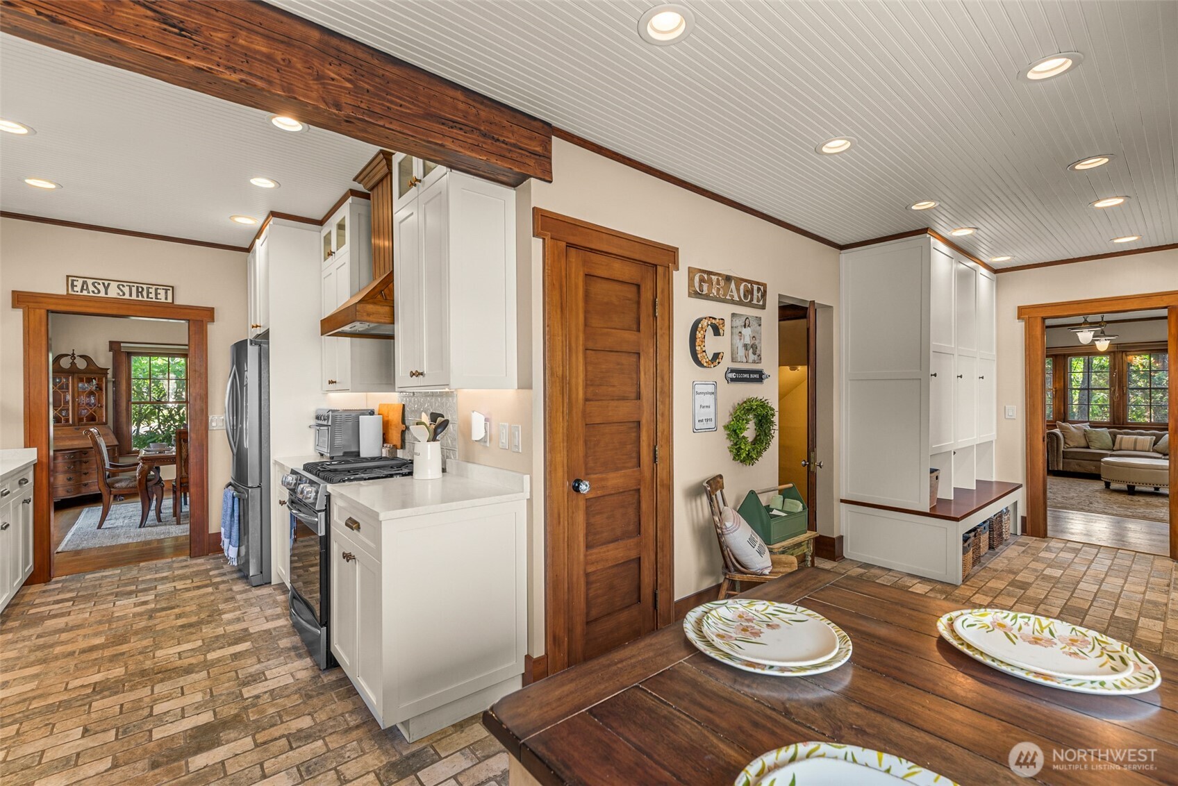 1105 Easy Street Property Photo 16