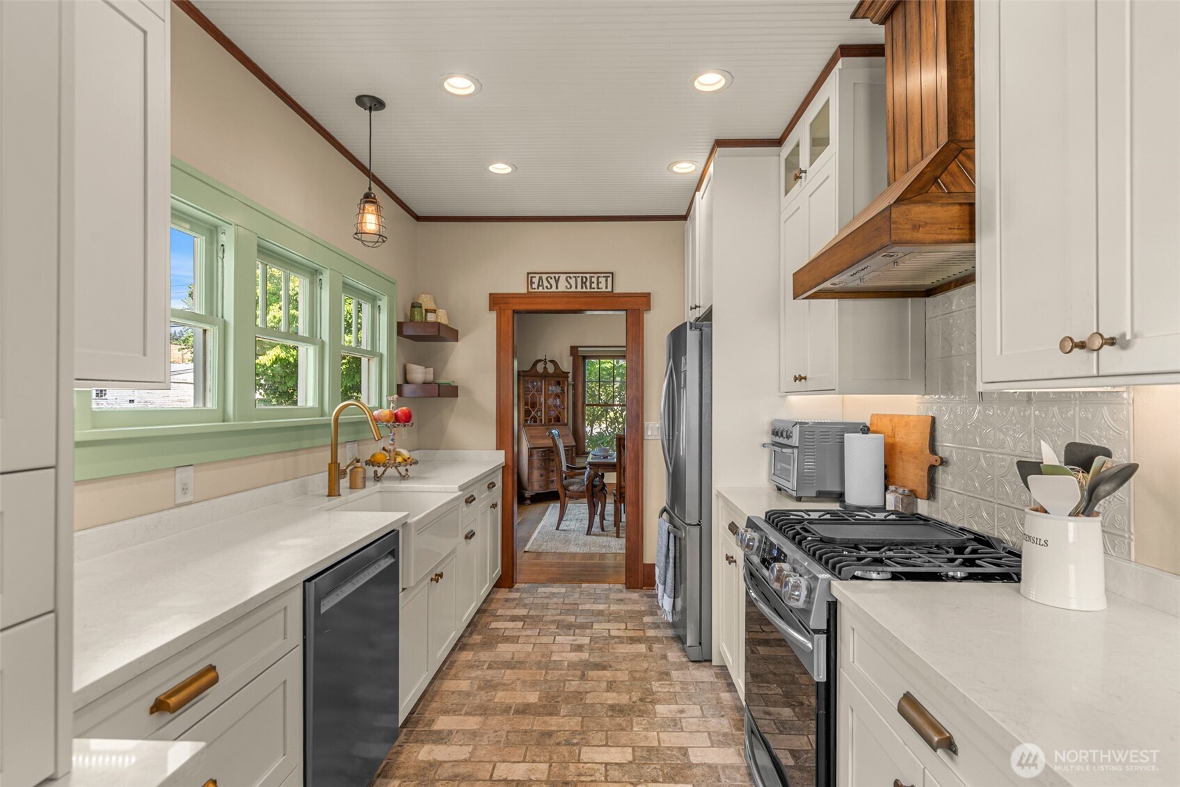 1105 Easy Street Property Photo 17