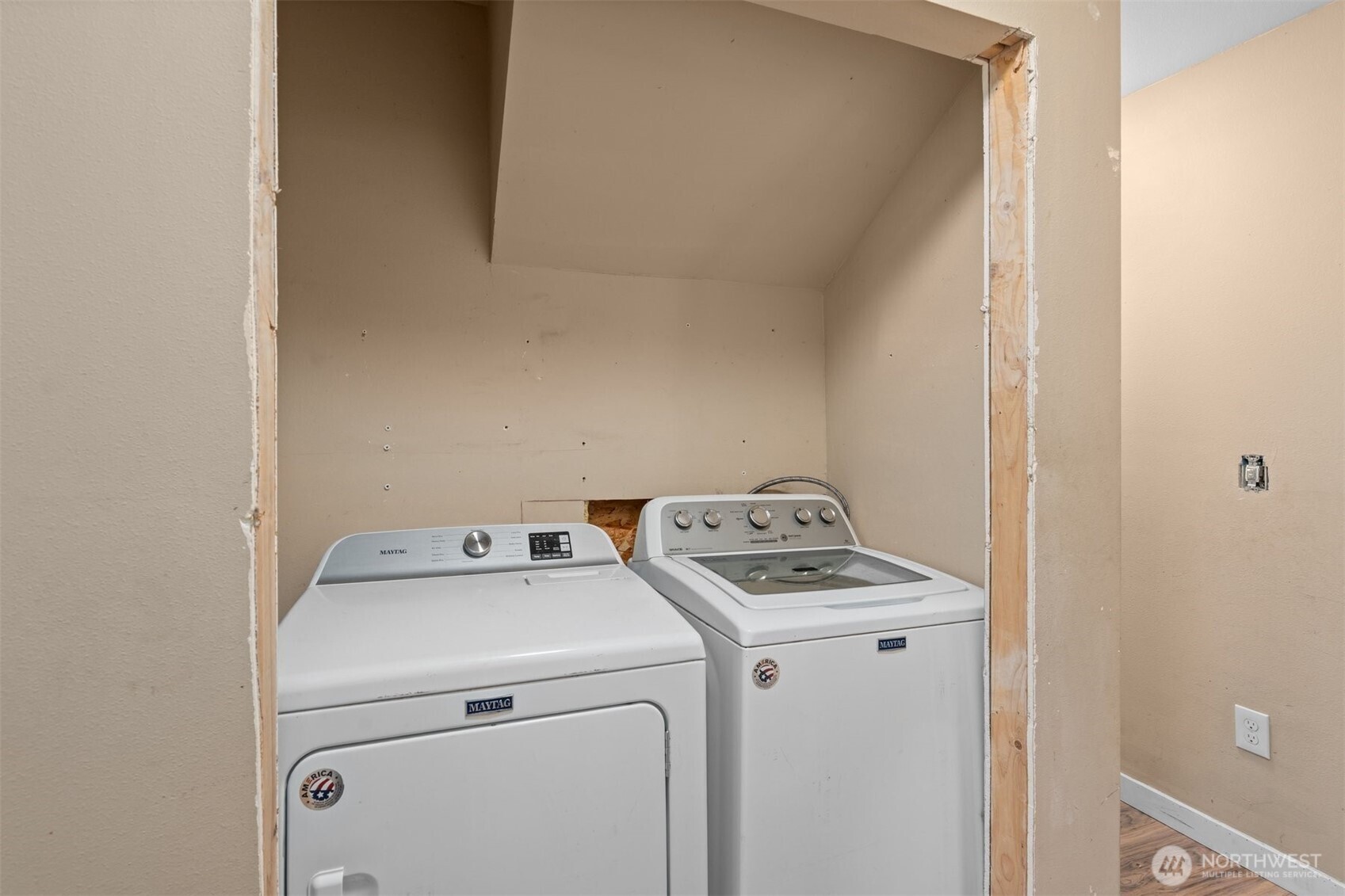 13315 Valley Avenue Property Photo 14