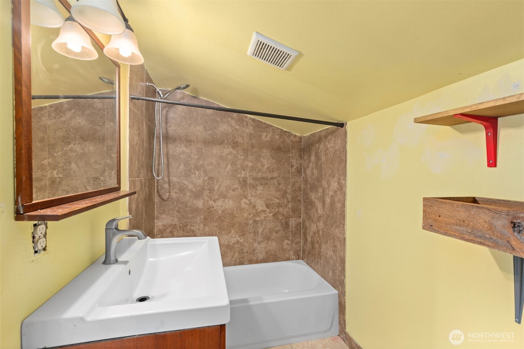 13315 Valley Avenue Property Photo 19