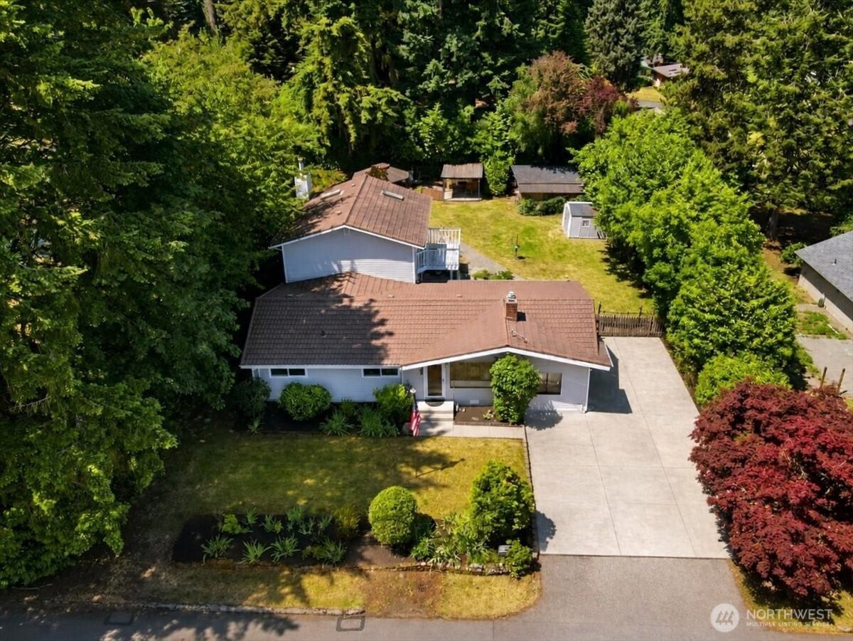 15621 84th Avenue Property Photo 3