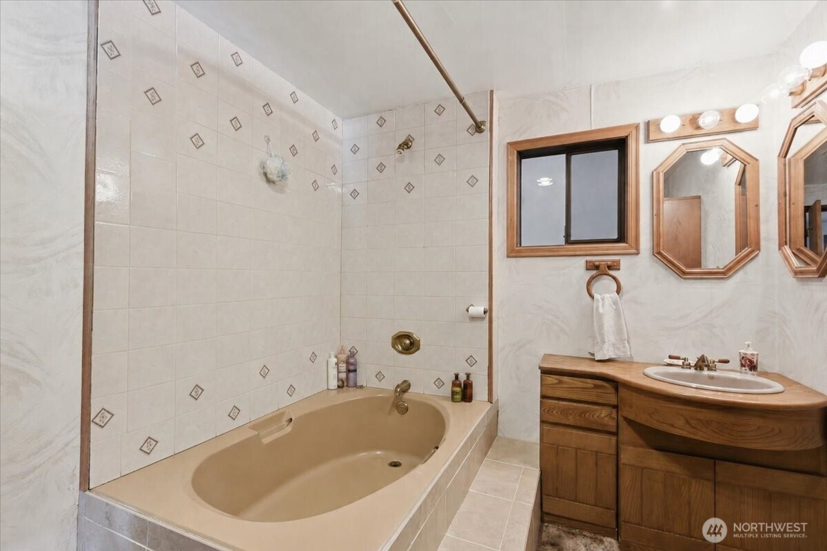 15621 84th Avenue Property Photo 21