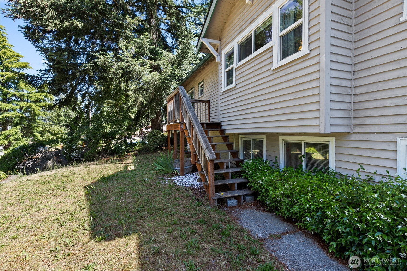 9880 Fredrickson Road Property Photo 3