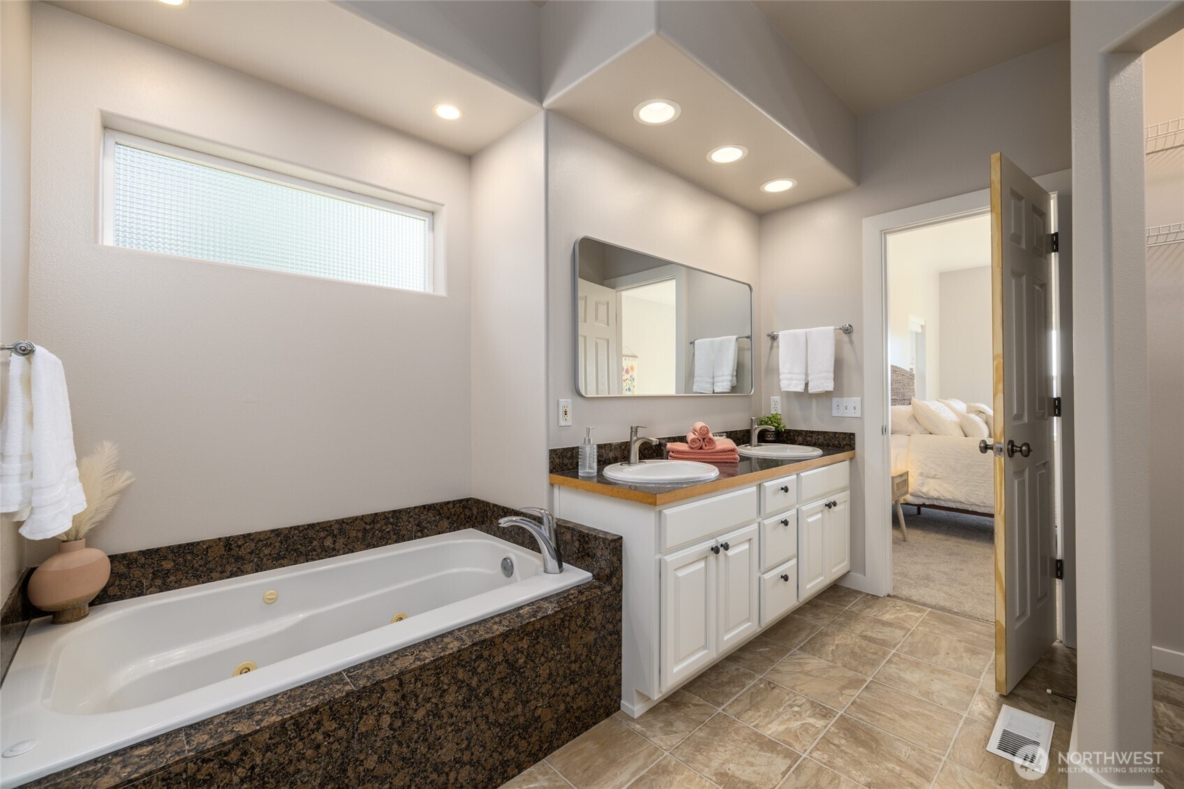 9924 Sunset Drive Property Photo 17