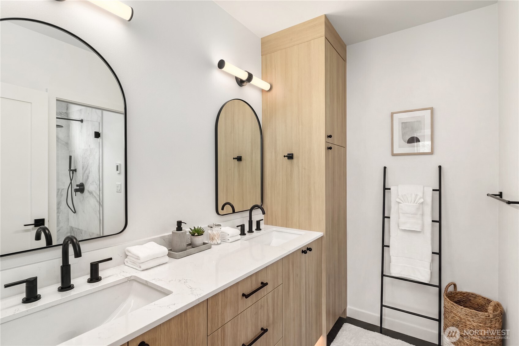 3638 Greenwood Avenue B Property Photo 8
