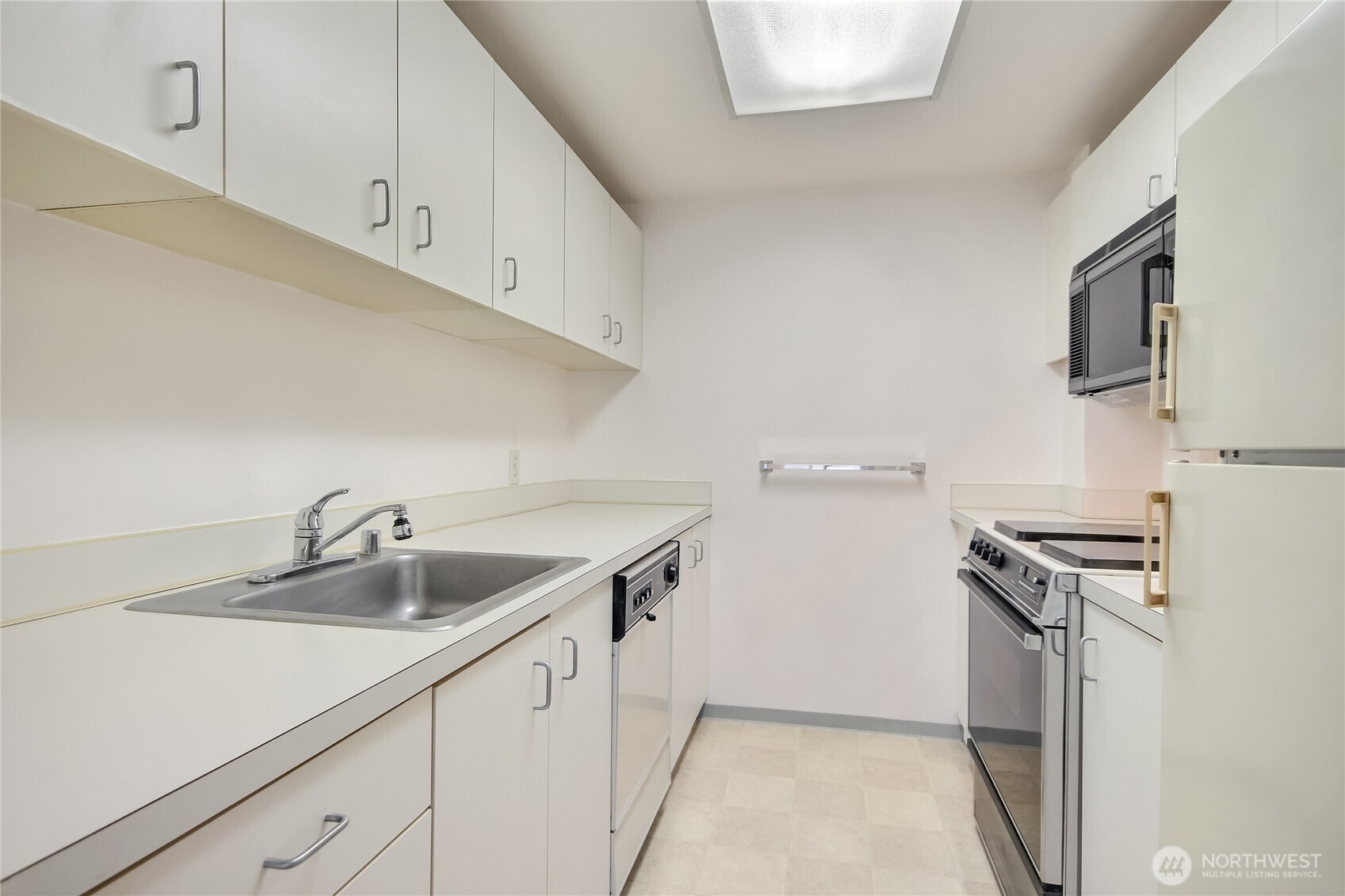 121 Vine Street 505 Property Photo 7