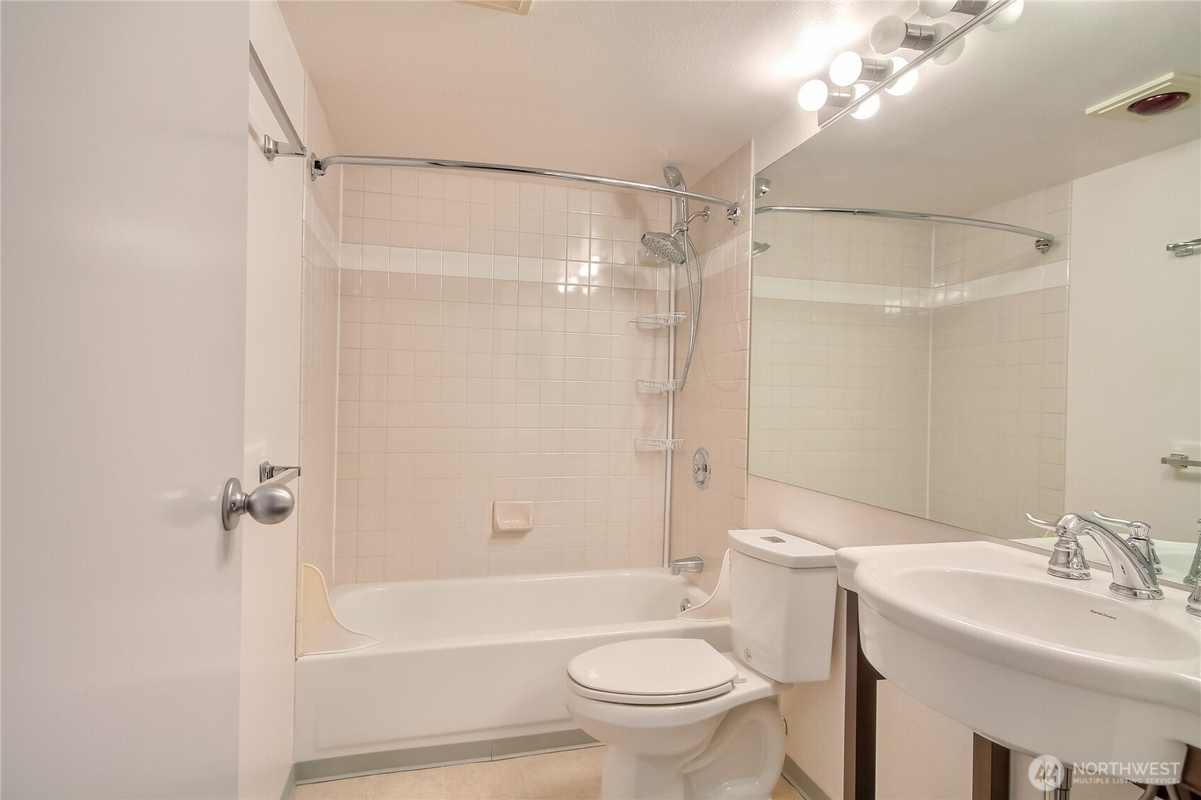 121 Vine Street 505 Property Photo 16
