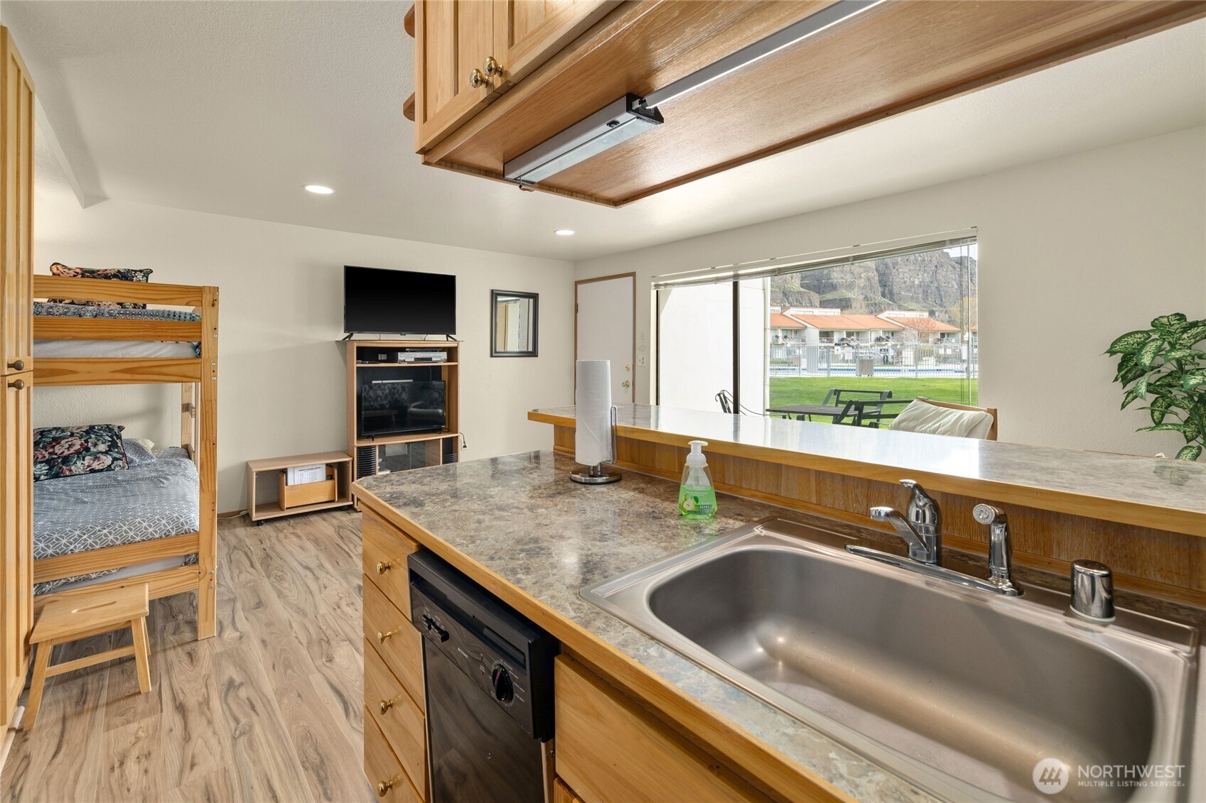 8903 Crescent Bar Road 179 Property Photo 12