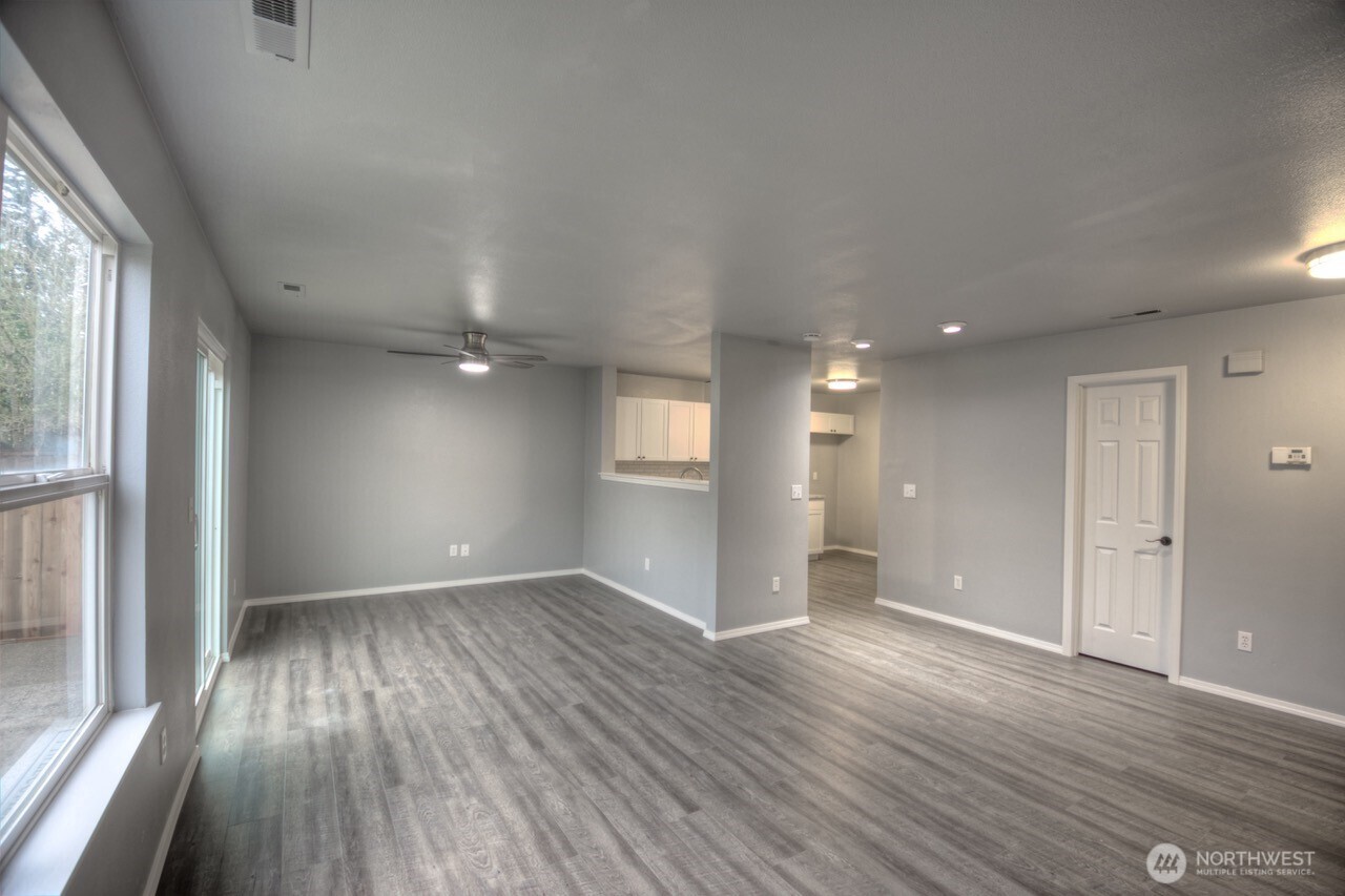 4043 Wonderwood Lane Property Photo 4