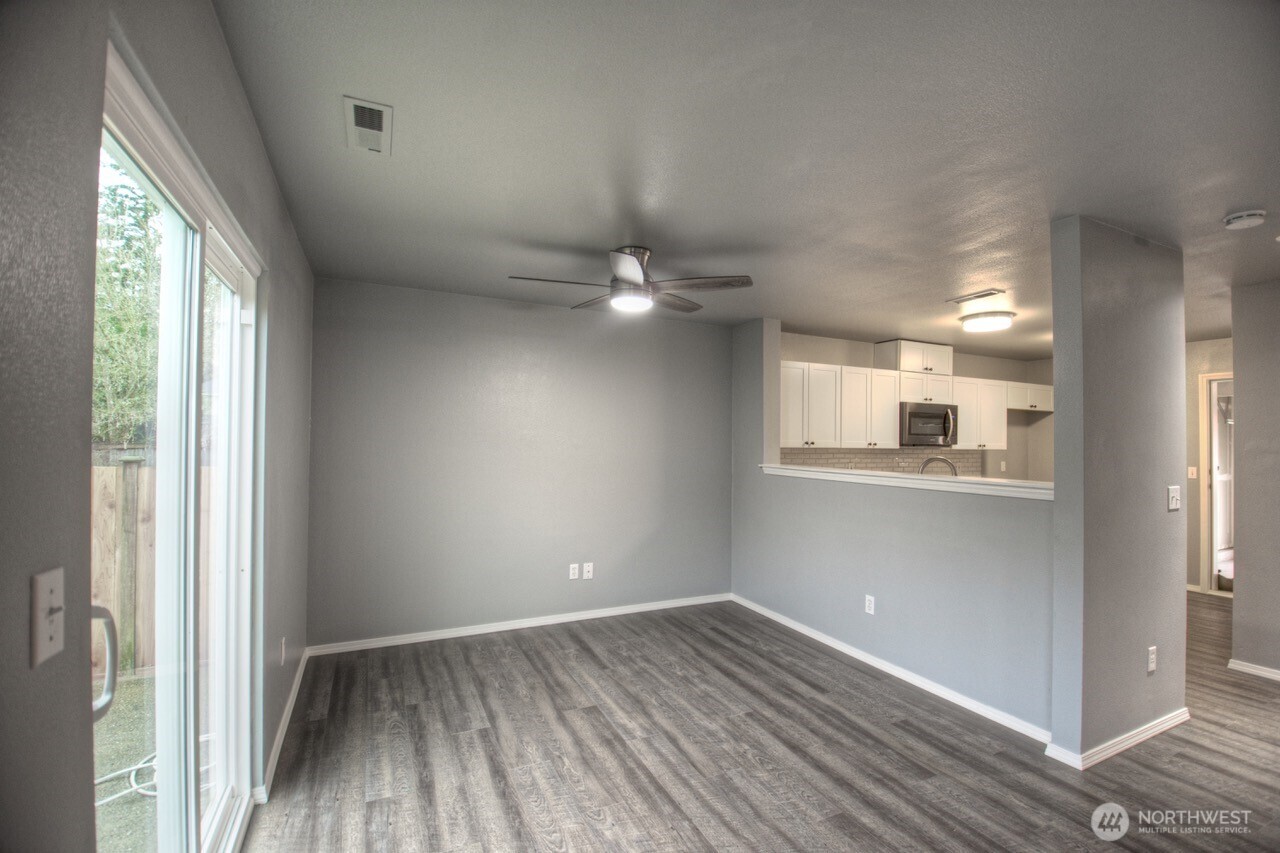 4043 Wonderwood Lane Property Photo 6