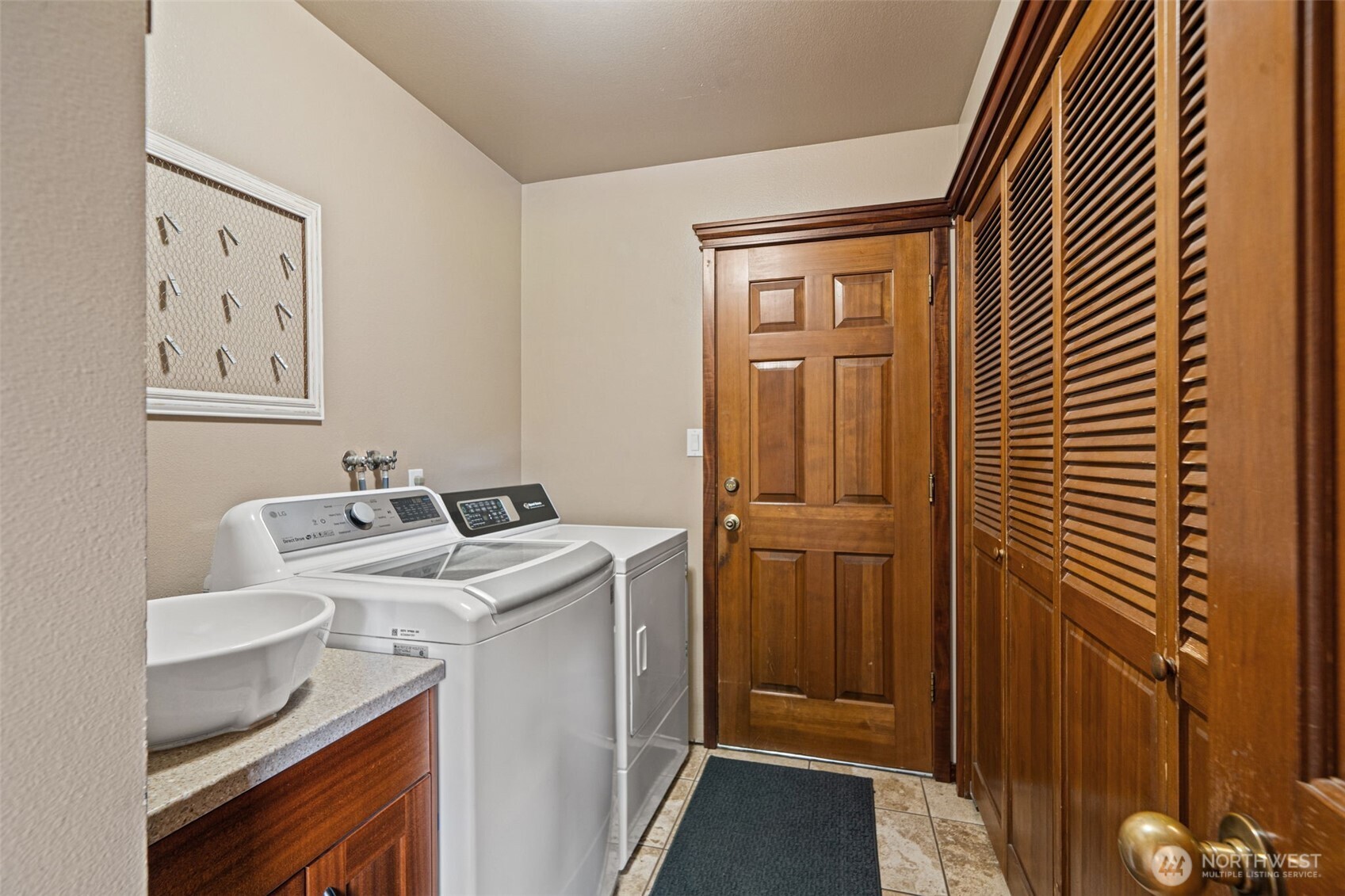 521 G Street Property Photo 14