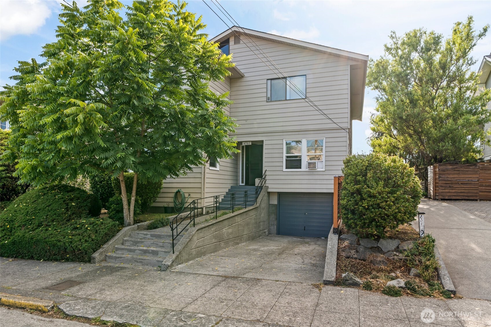 4707 Phinney Avenue Property Photo 1