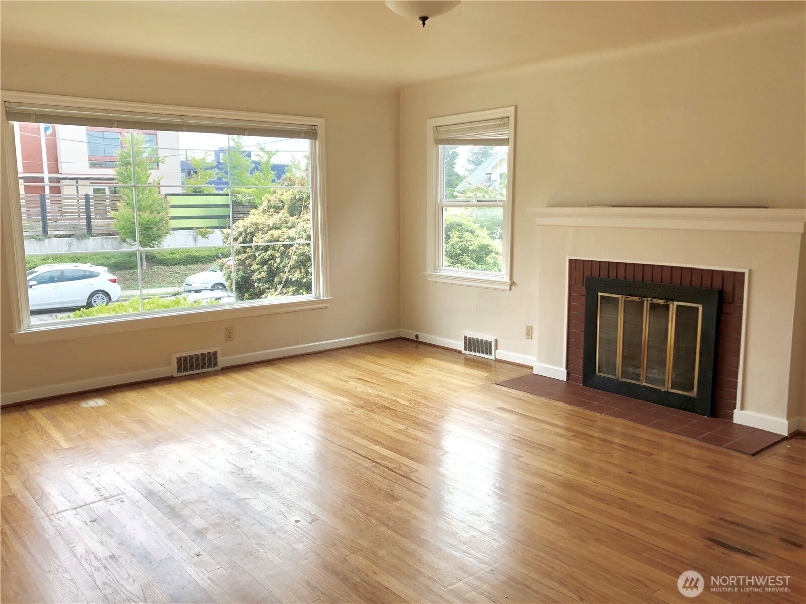 4707 Phinney Avenue Property Photo 4