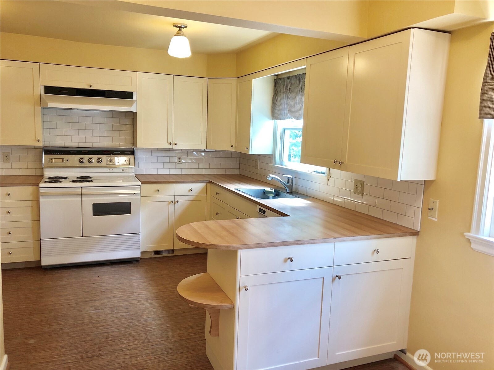 4707 Phinney Avenue Property Photo 7