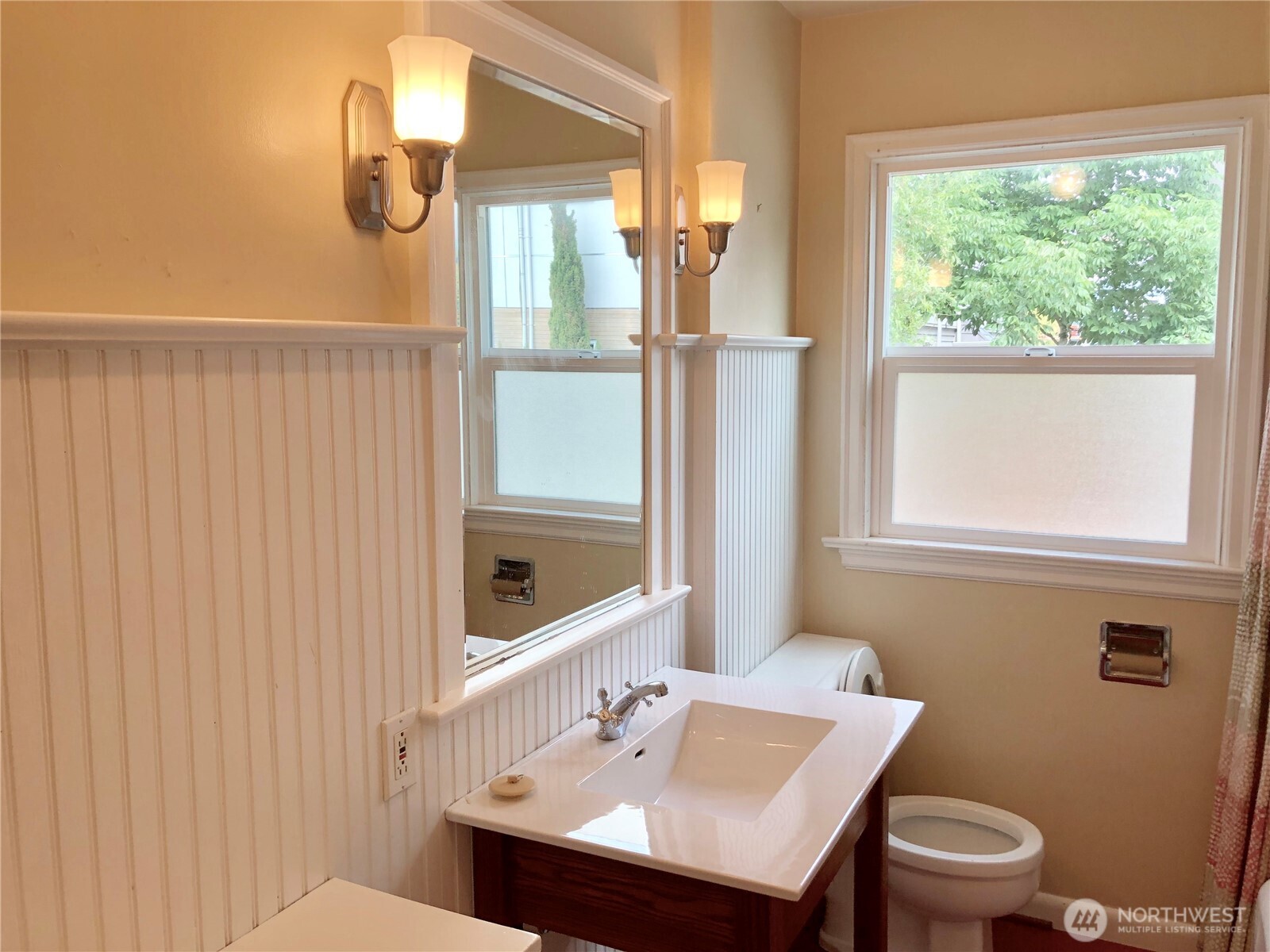 4707 Phinney Avenue Property Photo 9