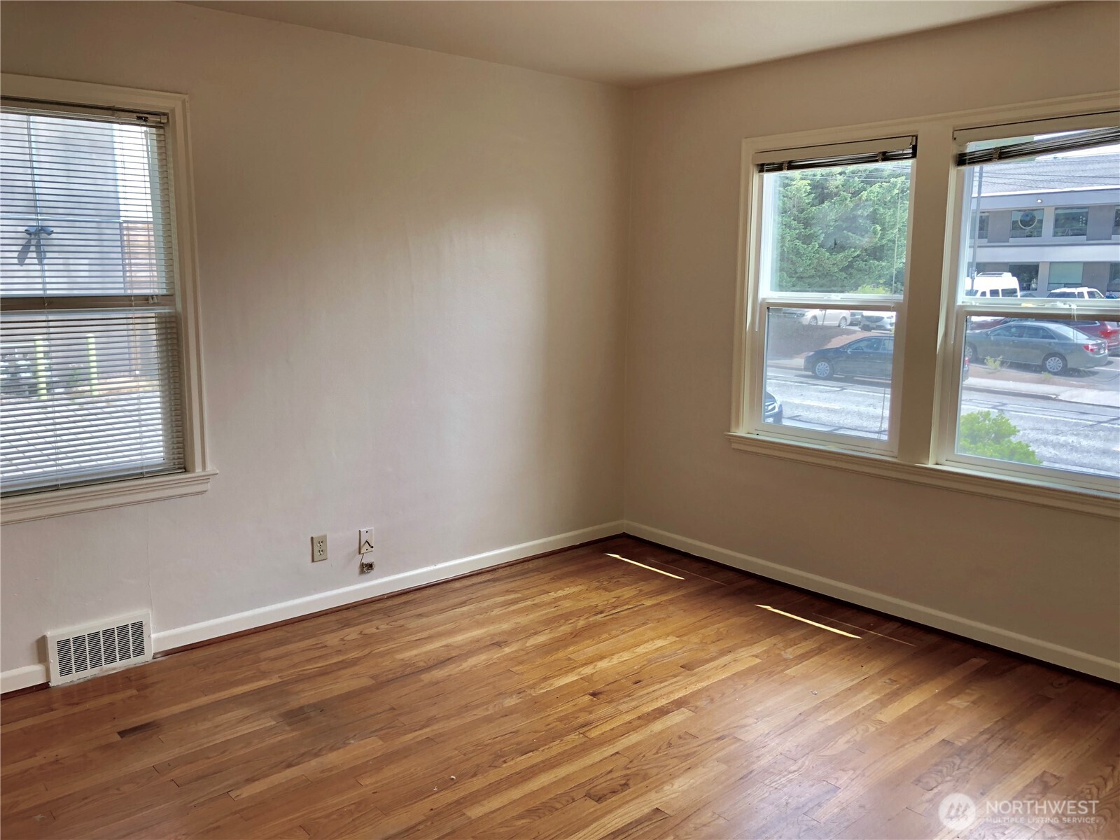 4707 Phinney Avenue Property Photo 10