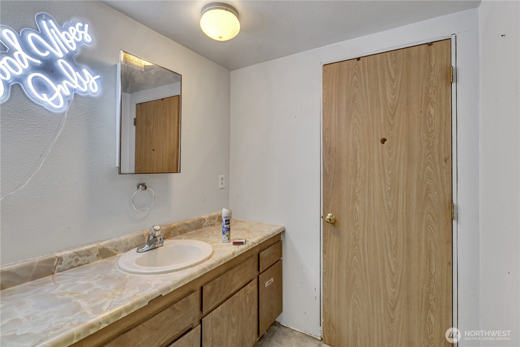5015 S Thompson Avenue Property Photo 8
