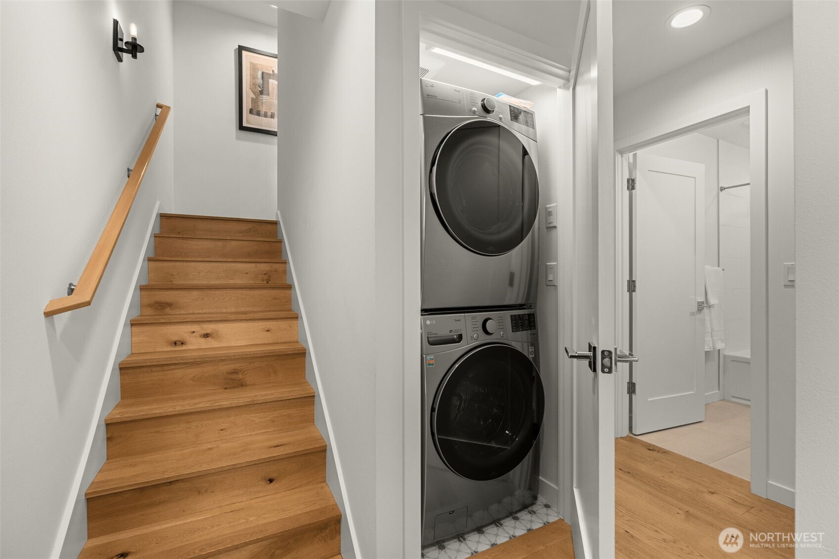 2368 Franklin Avenue B Property Photo 6