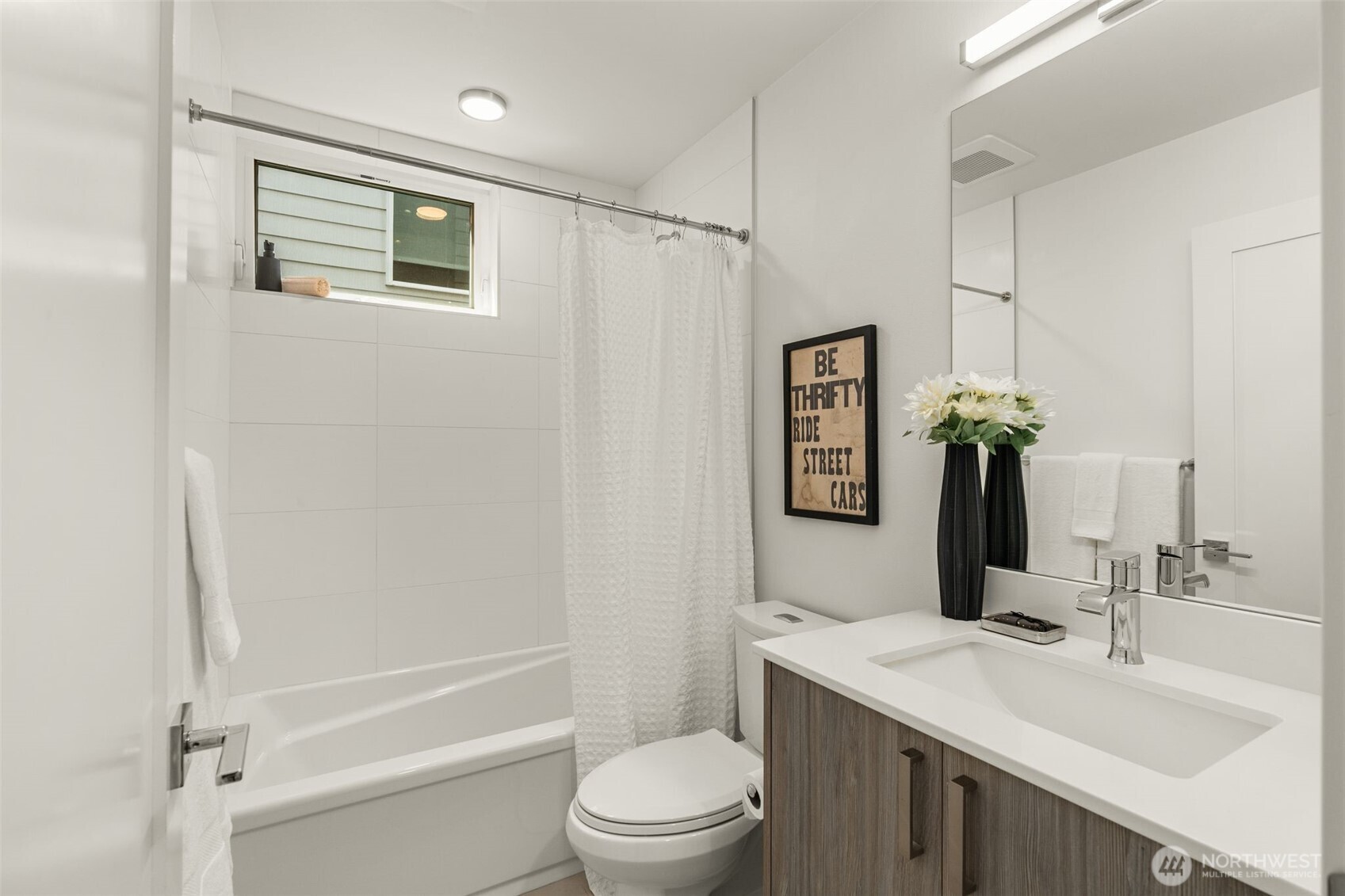 2368 Franklin Avenue B Property Photo 9