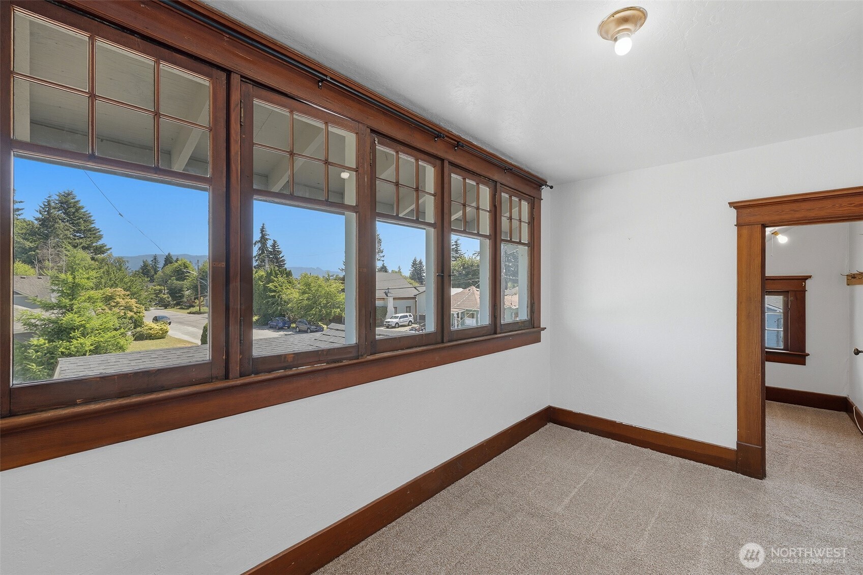 328 S Anacortes Street Property Photo 15